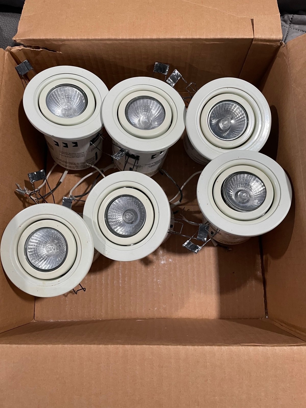 Recessed Lighting (set of 6)