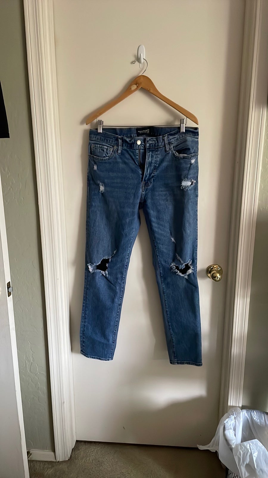 Abercrombie Slim Taper Stretch Mens Size: 33w 32l Like new never worn