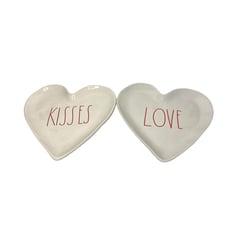 NWT RAE DUNN SET OF 2 HEARTH SHAPED TRAYS, KISSES, LOVE, FOOD TRAYS.