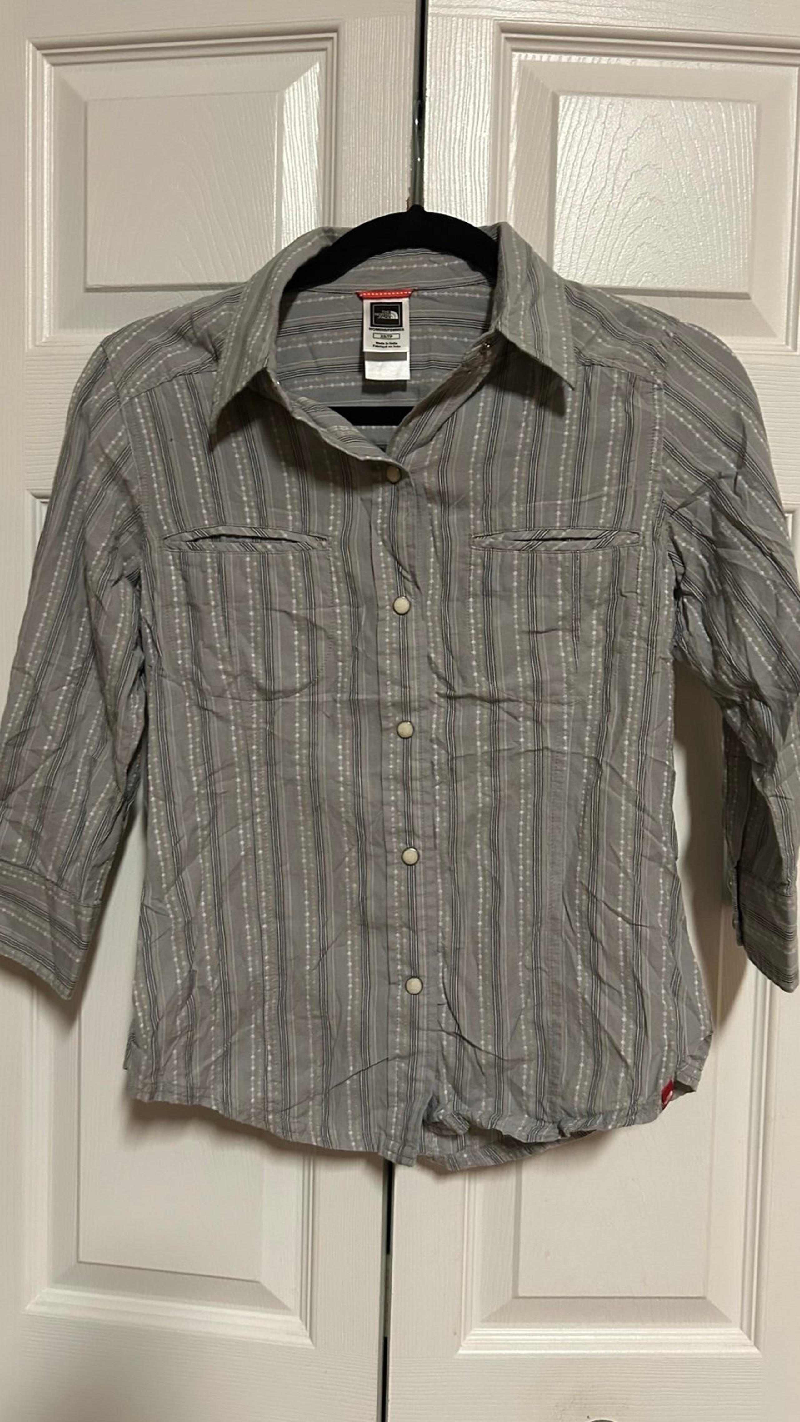 AS SEEN ON BELLA SWAN | TWILIGHT | THE NORTH FACE BUTTON UP EXTRA SMALL - READ!