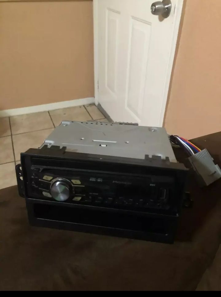 Pioneer radio with undash