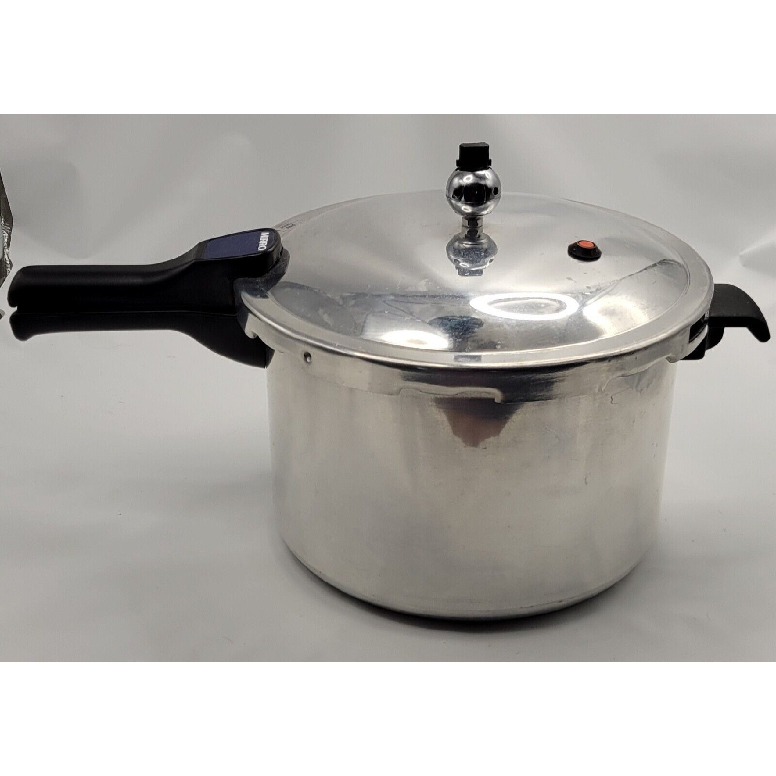 Mirro 8qt Pressure Cooker/Canner with Weight Jiggler and Round Rack