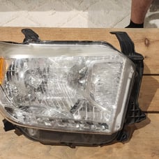 2016 toyota tundra original head lights.