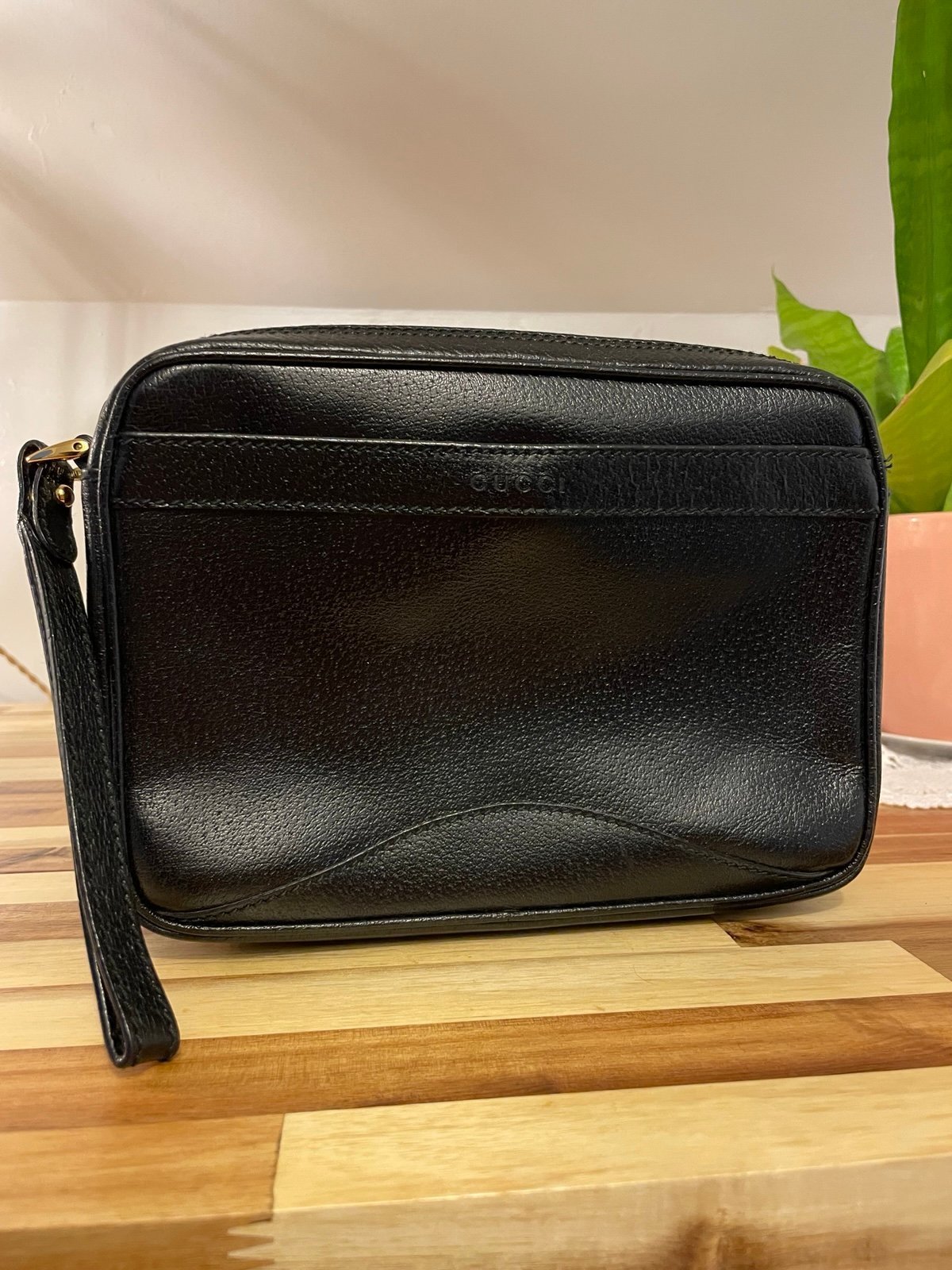 Authentic leather Gucci clutch