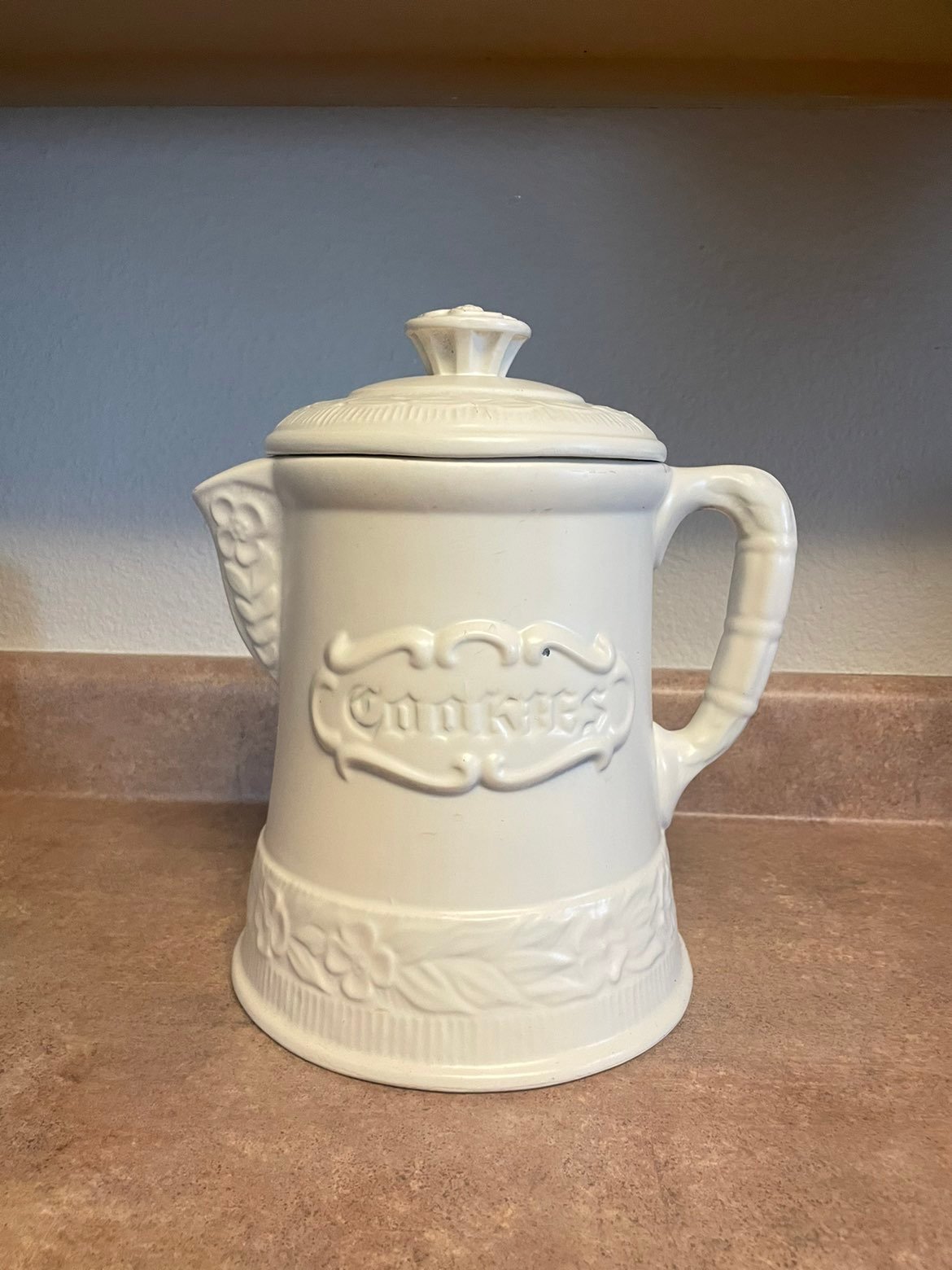 Vintage TREASURE CRAFT- Cookie Jar with Lid-made inU.S.A.
