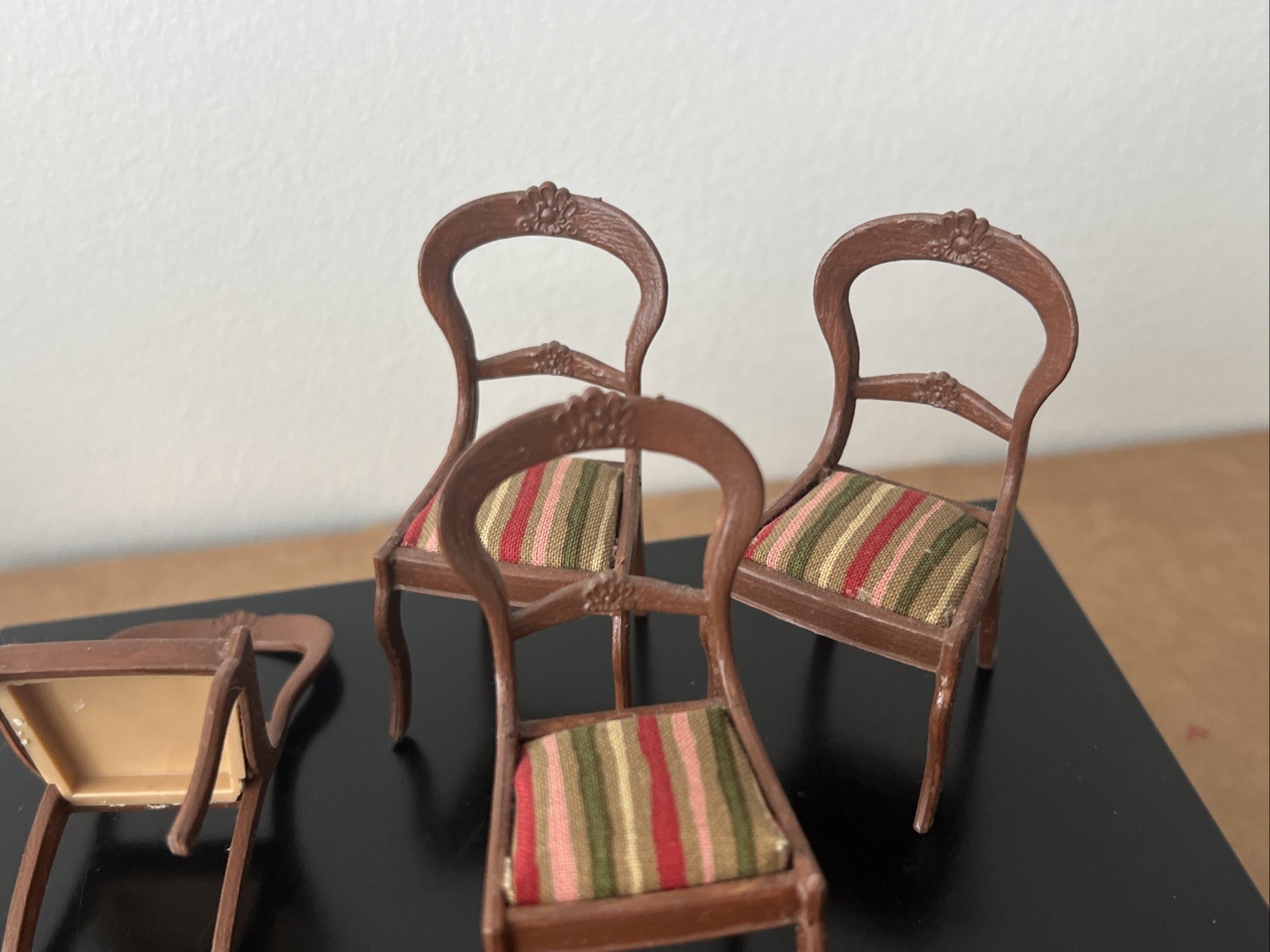 Dollhouse miniatures 1/12 Set 4 Queen Anne Upholstered Chairs Striped Seat Minis