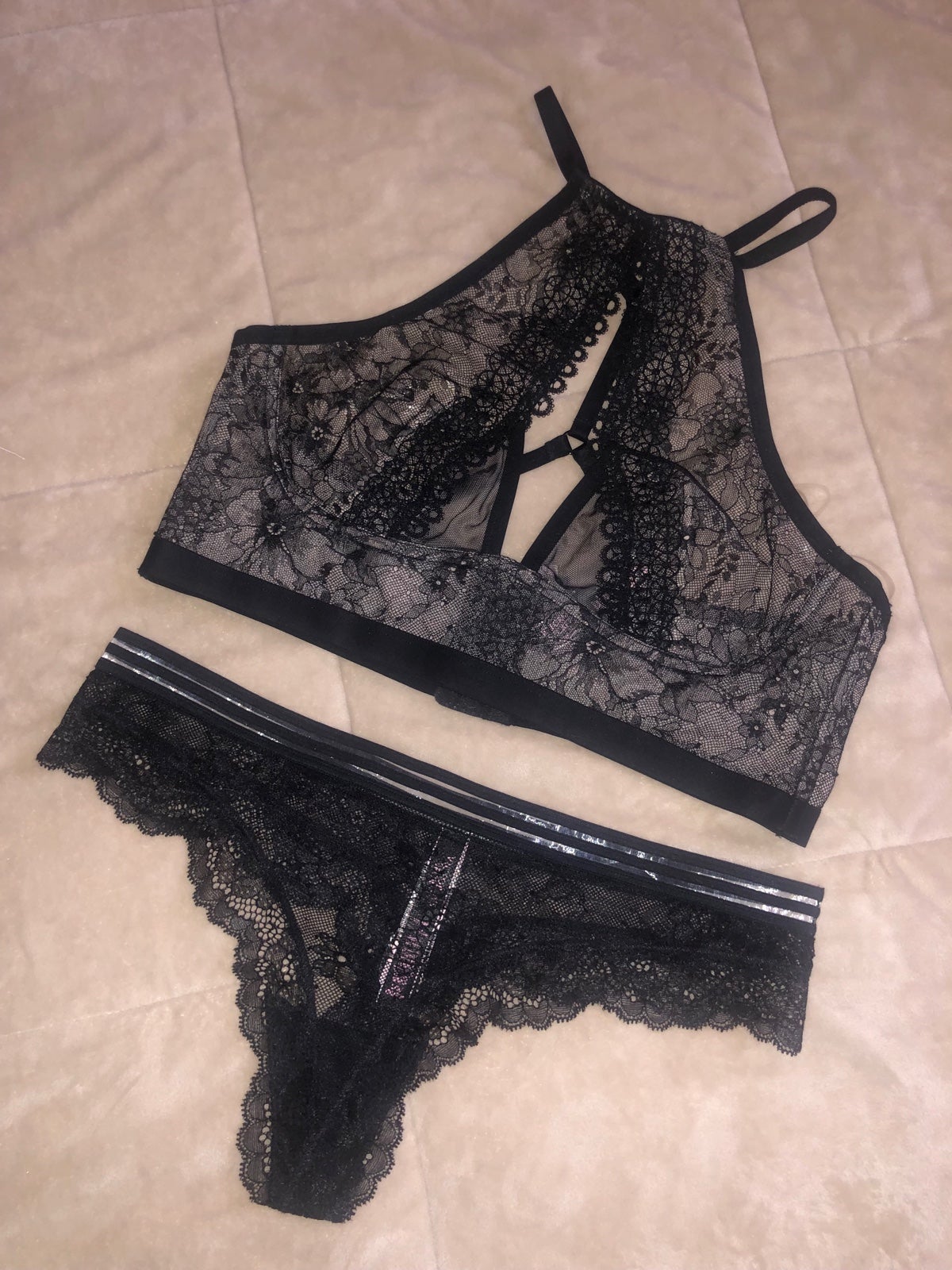 Victoria’s Secret Vintage Lace High Neck Bralette & Thong L NWT
