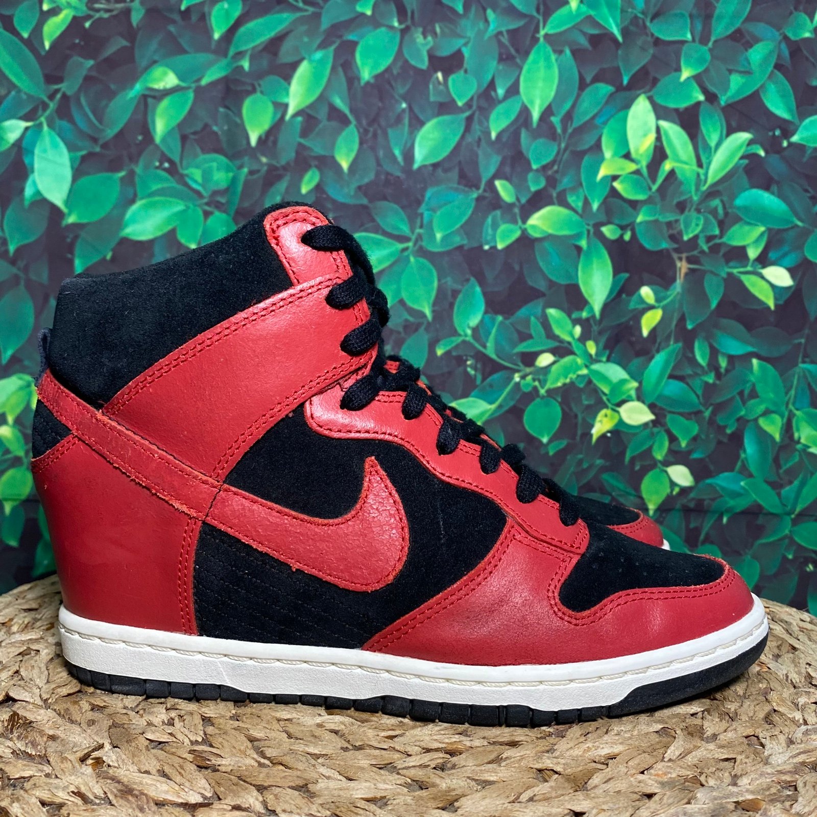 Nike dunk hi hidden wedge black red