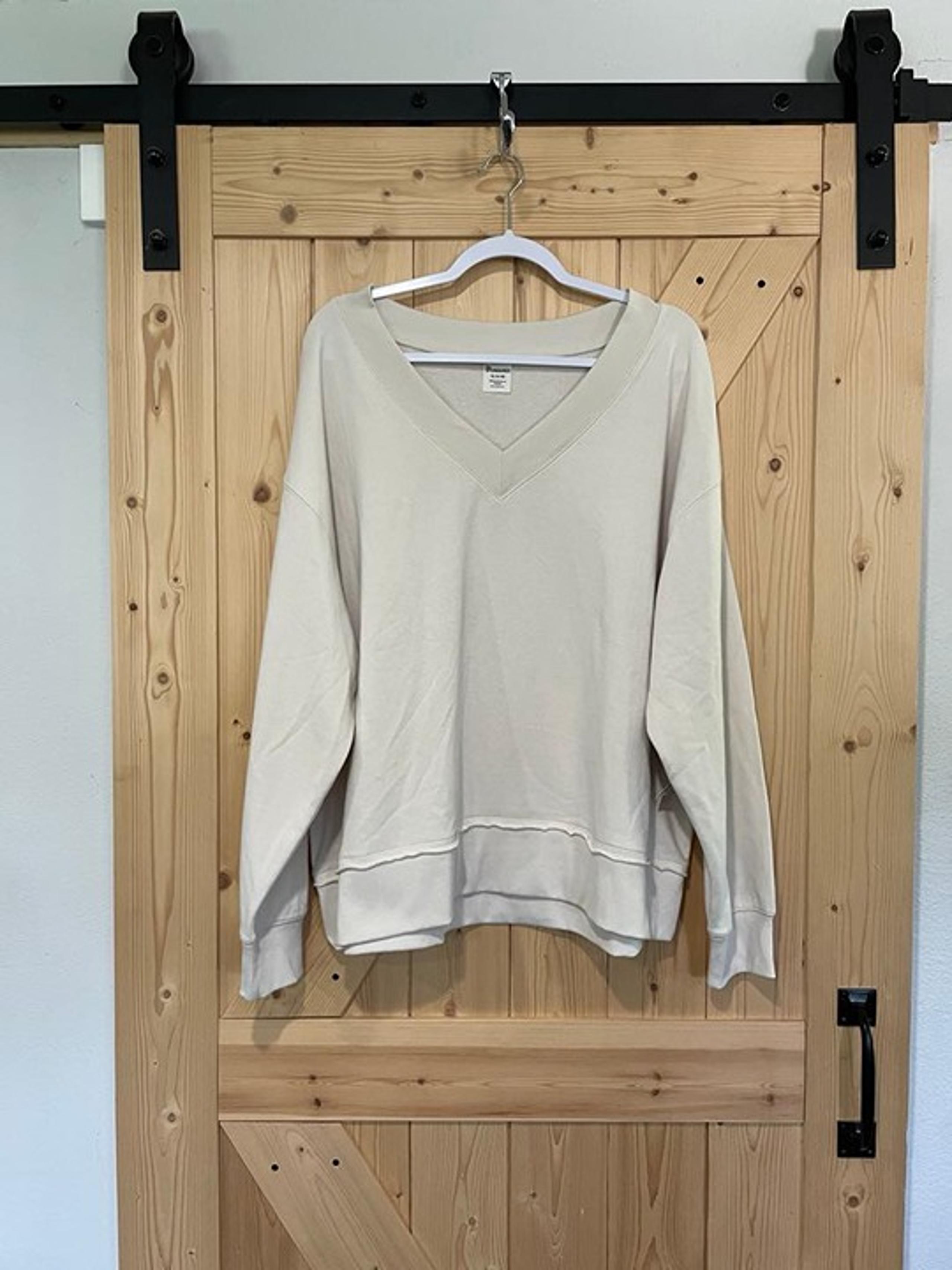 NEW 20 XXL Women's Oversized V-neck Sweatshirt