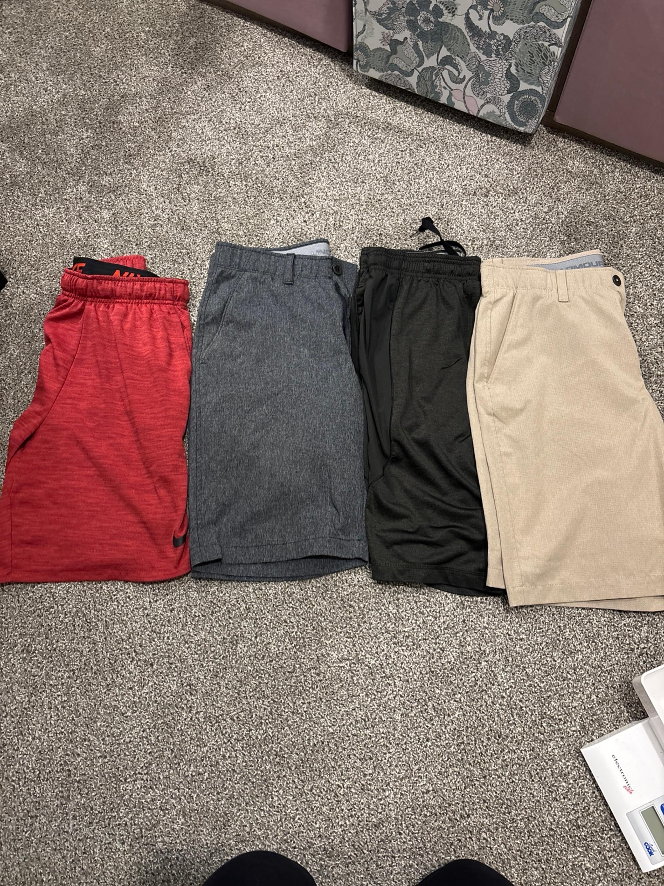 Men’s size small or 32 under armour  and Nike lot