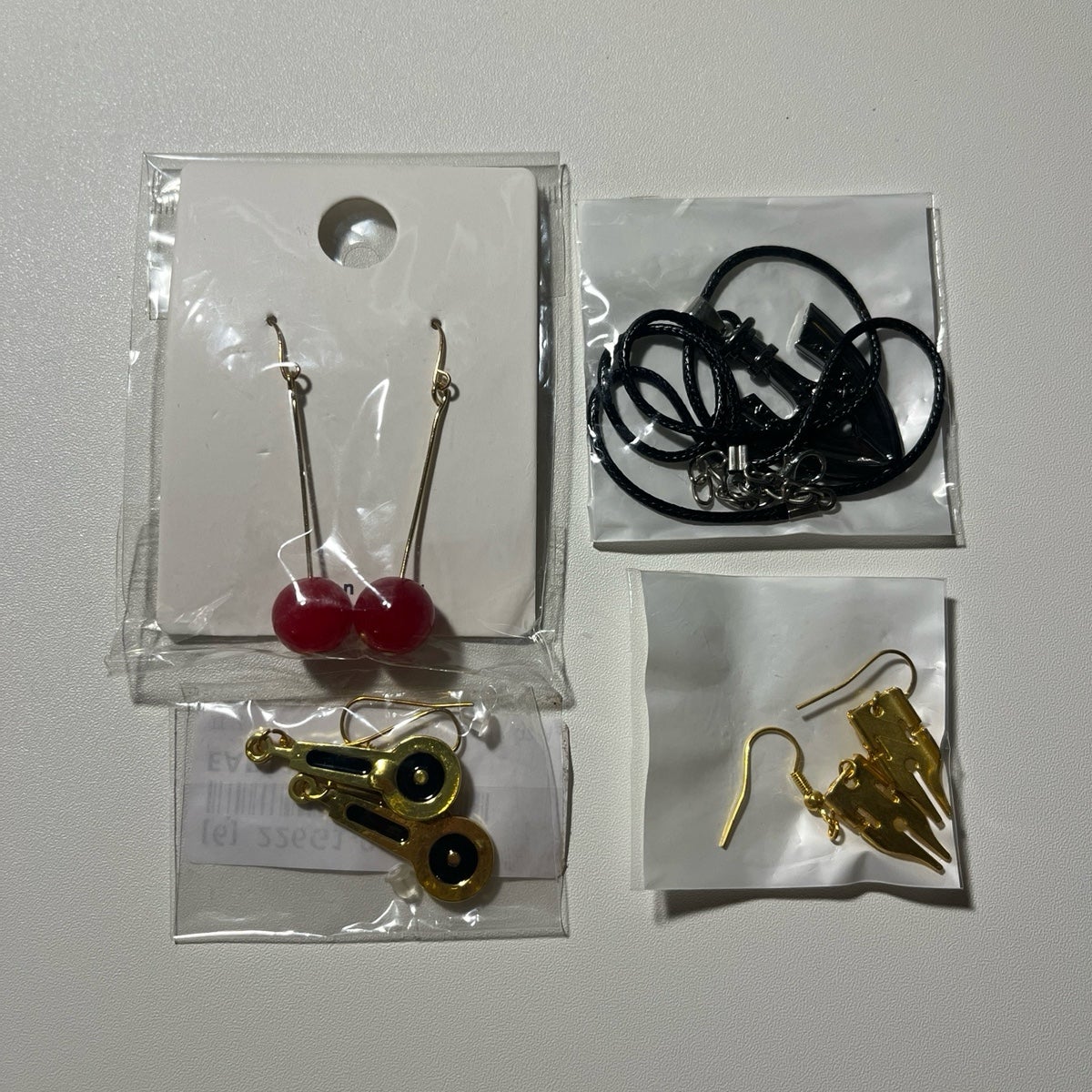 JoJo’s Bizarre Adventure earrings set