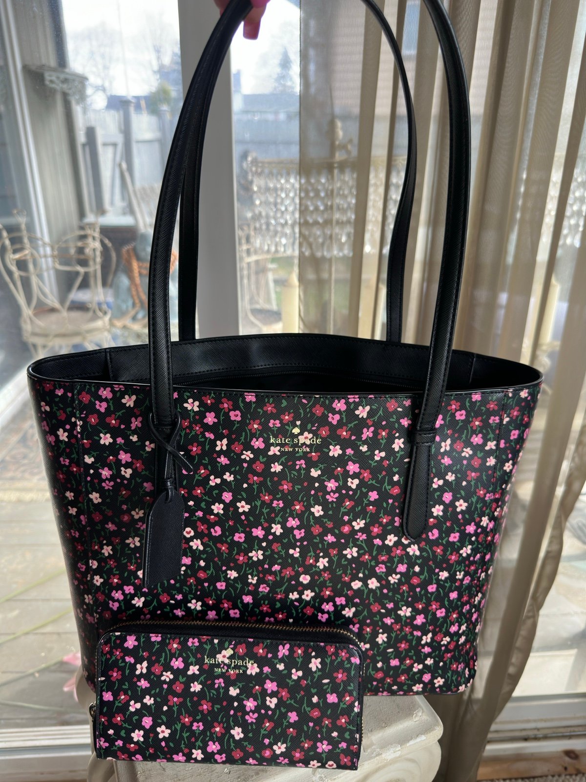 Kate Spade Splendid Ditsy median tote and wallet. Perfect for Spring!