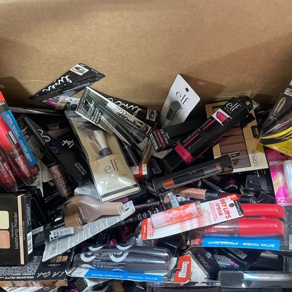 25-Pieces Makeup Cosmetics - Bundle Lot MUA Influencers Box