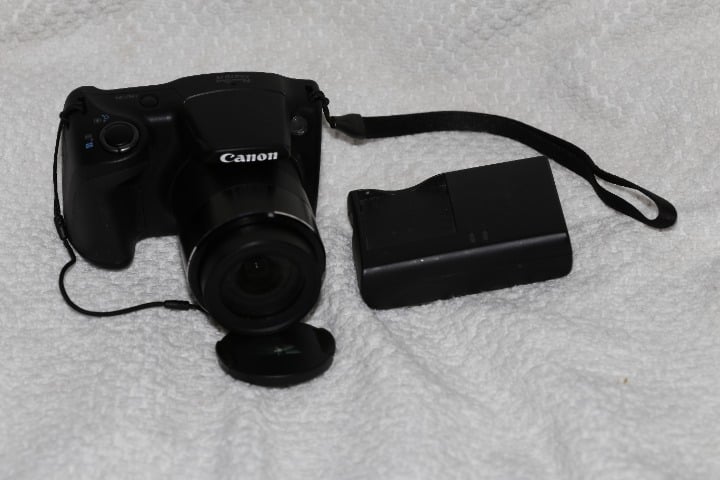 Almost Like New Canon Powershot SX410 is 20 MP 40x Zoom Camer