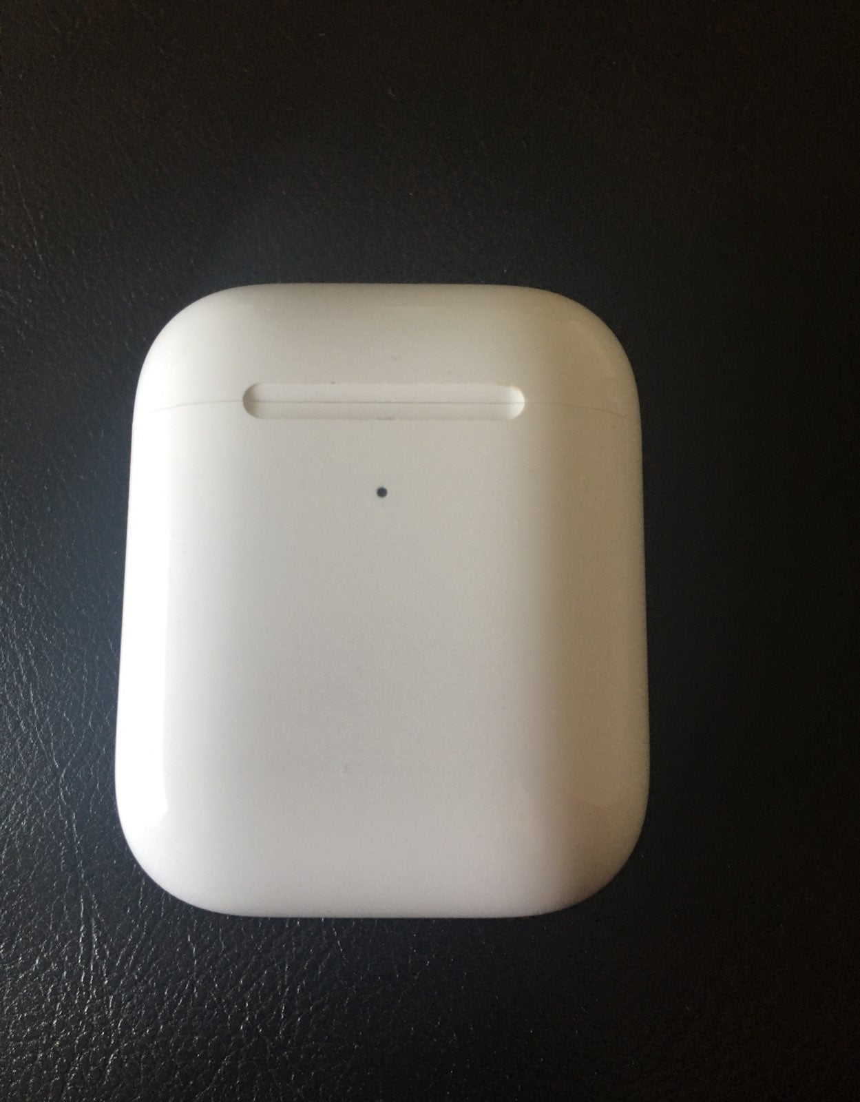 Apple airpods charging case