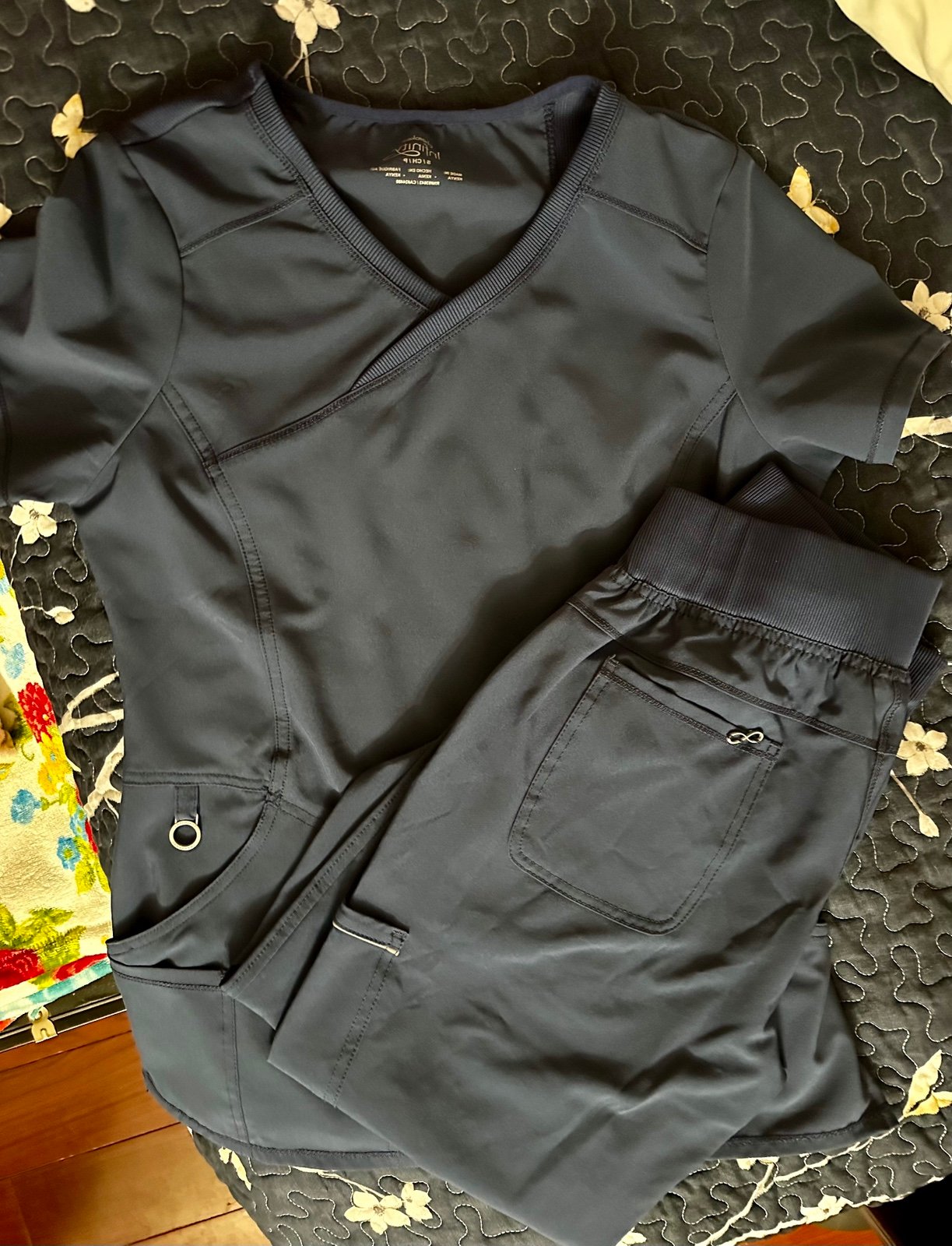 New without tags Cherokee infinity scrub set small
