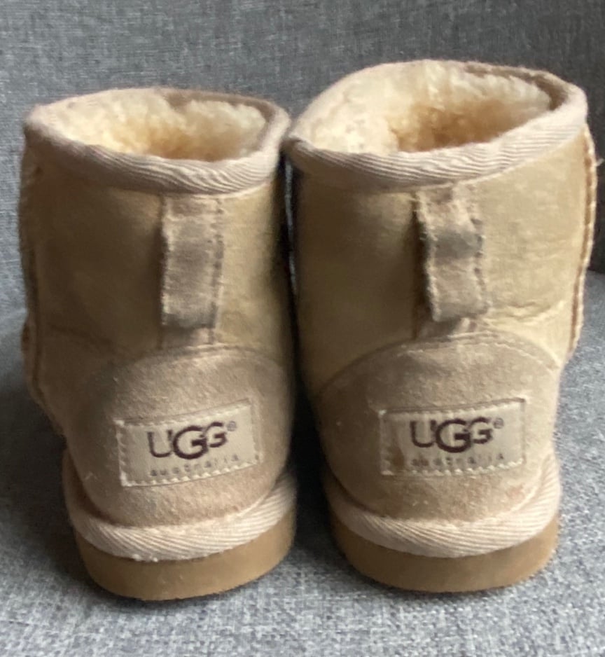 UGG boots girl,size 1