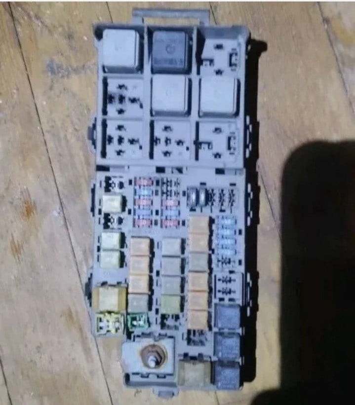 05 Sable; 05 06 07 Freestyle, Taurus, Five Hundred, Montego Engine Fuse Box