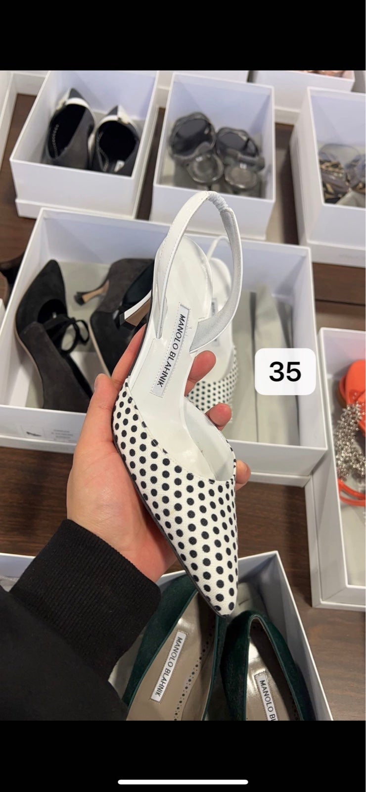 manolo blahnik dotted pump(Size 35)