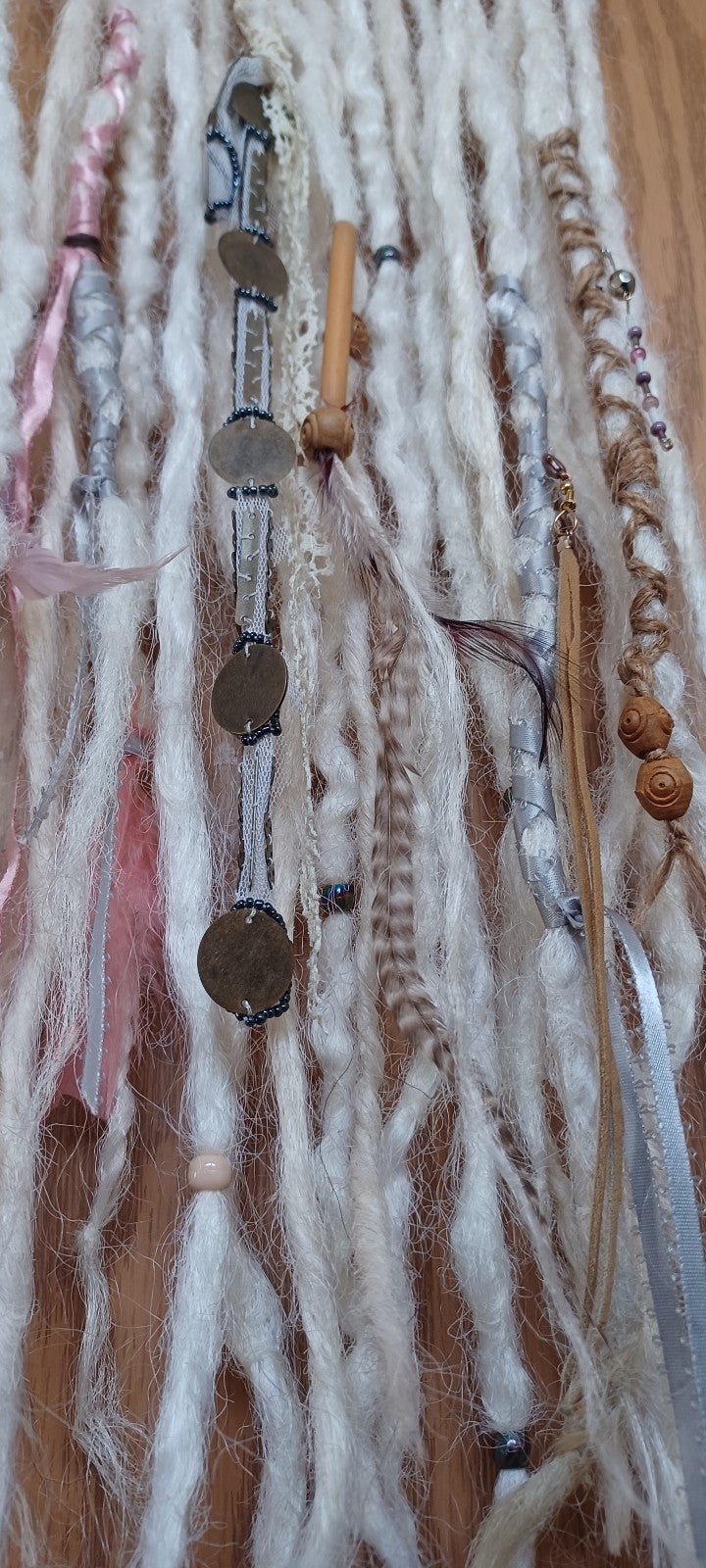 20 SE ACCENT SET OF DREADLOCKS HAIR EXTENSIONS NEW beads feathers ribbon