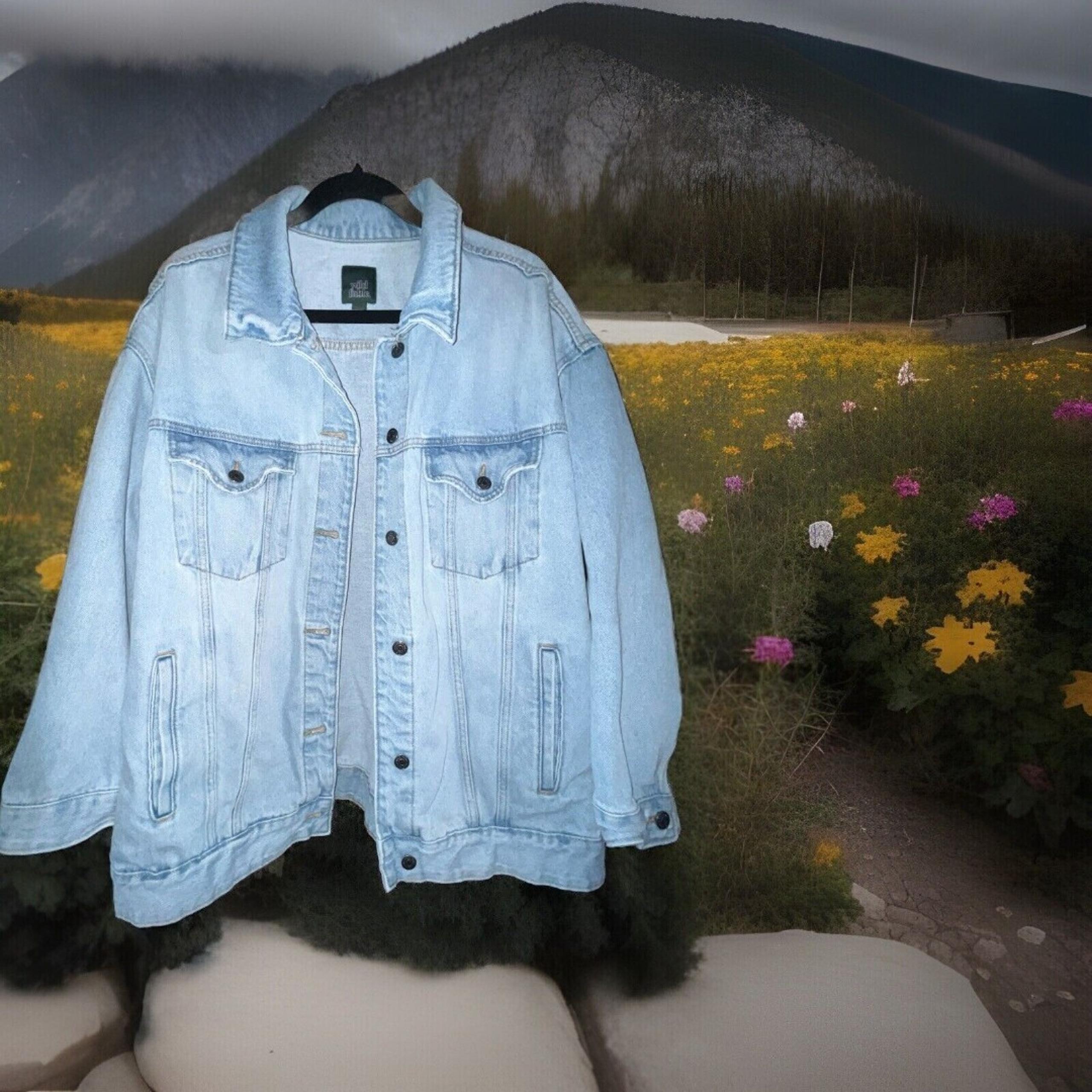 Wild Fable  Jean Jacket Light Wash  Women Size Large Baggy Oversized loose