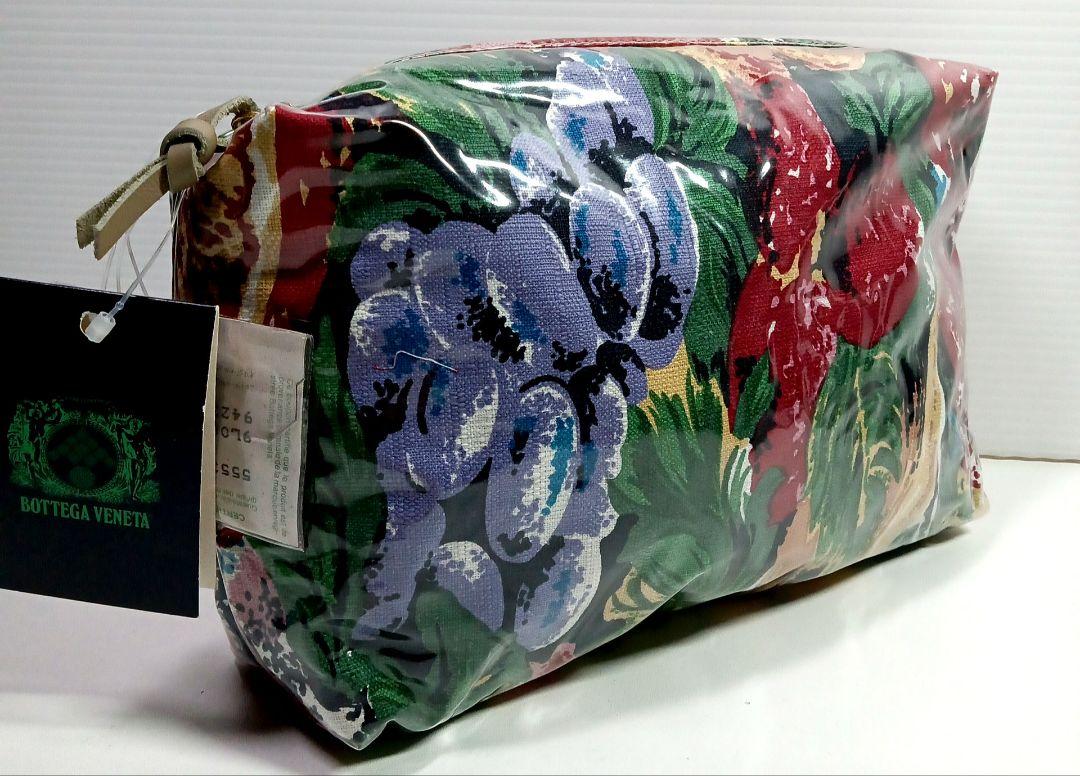 Unused BOTTEGA VENETA Bottega Veneta Pouch, Bold Design