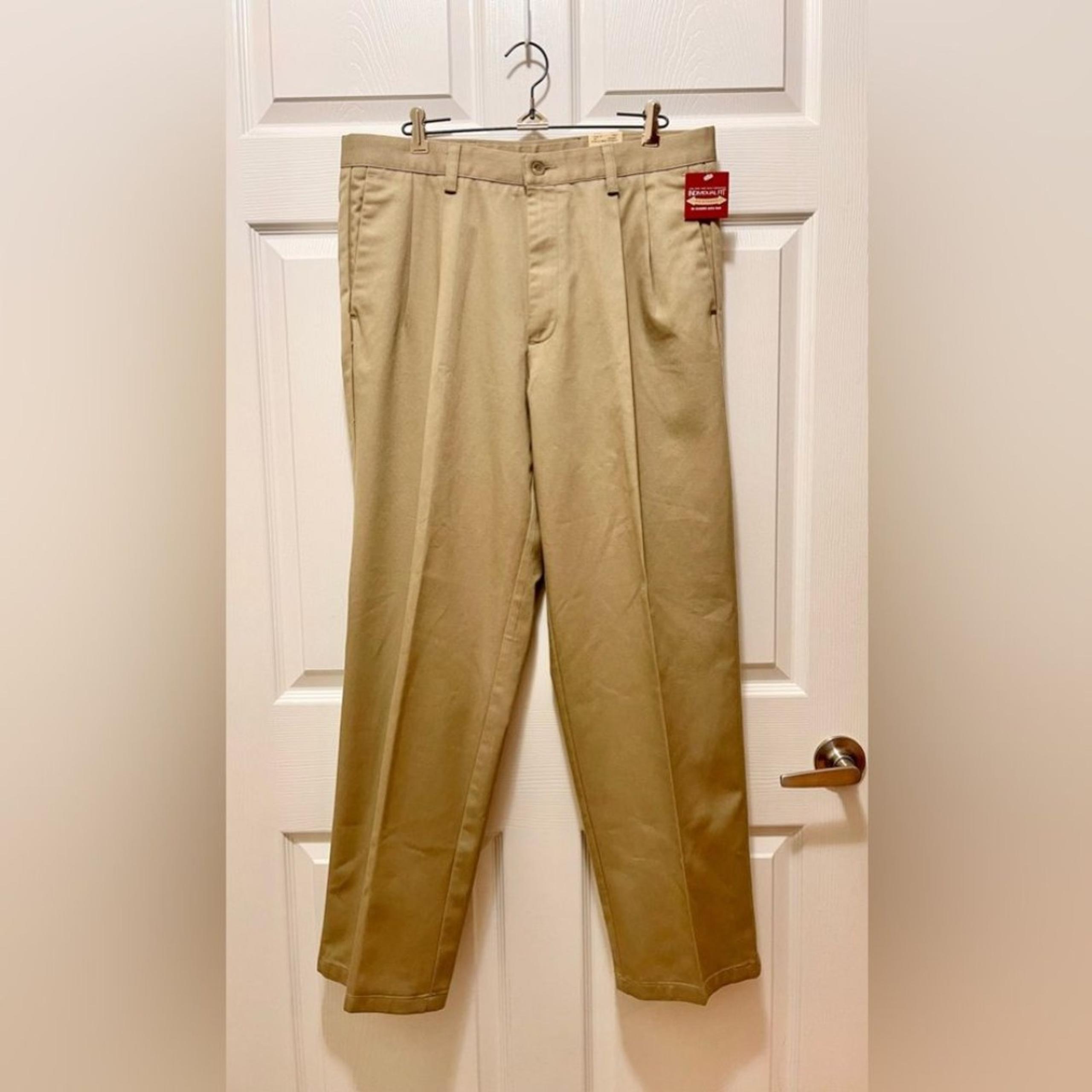 Dockers Mens Pants Size 34x30 Pleated Classic Fit Waistband Brown Cotton NWT