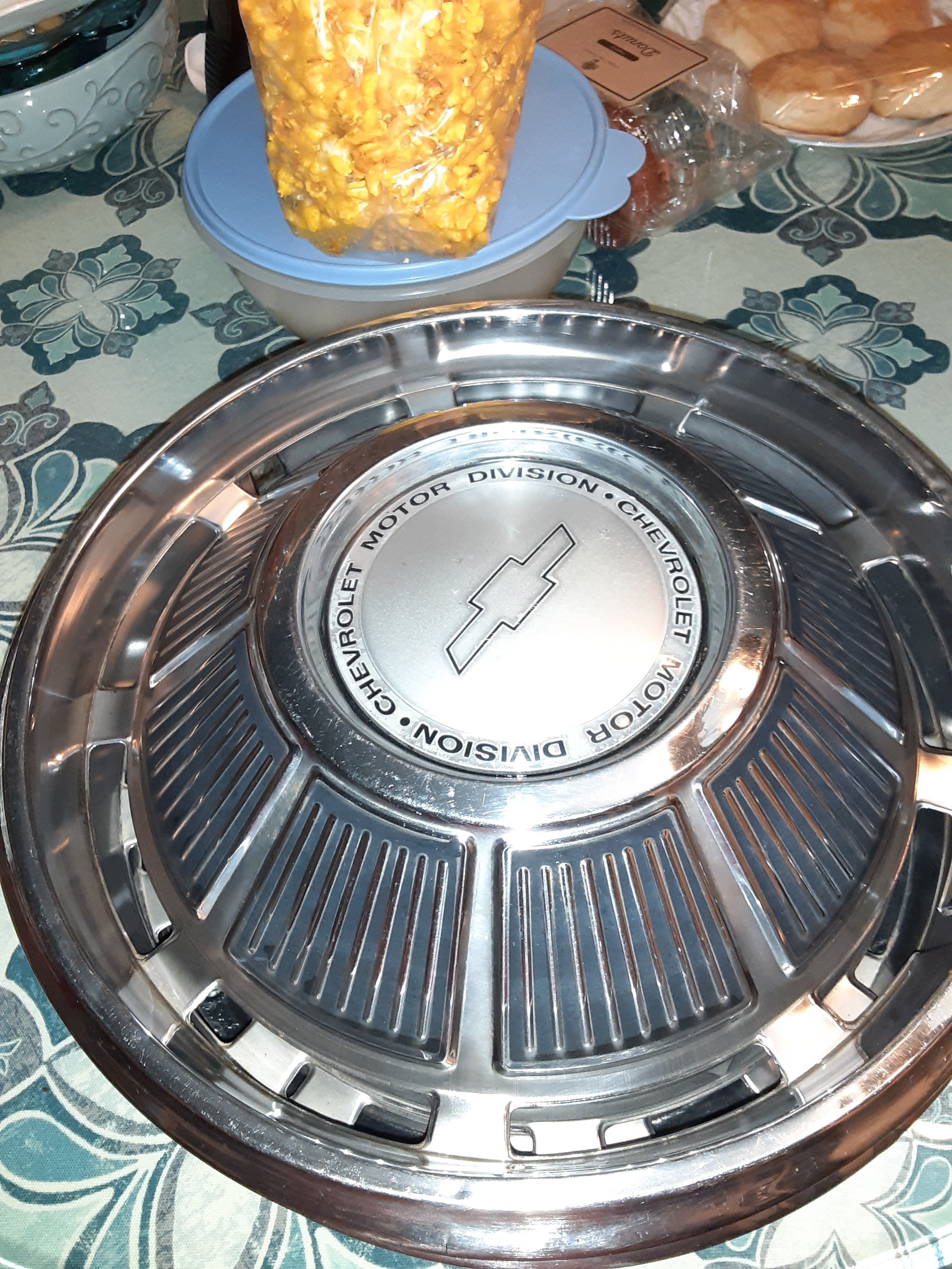 14 chevy impala hubcap set