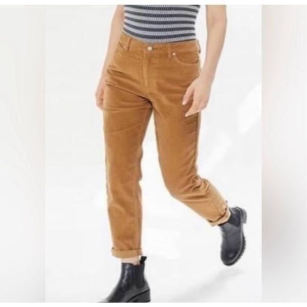 BDG Urban Outfitters Tan Mom High Rise Corduroys Size 28