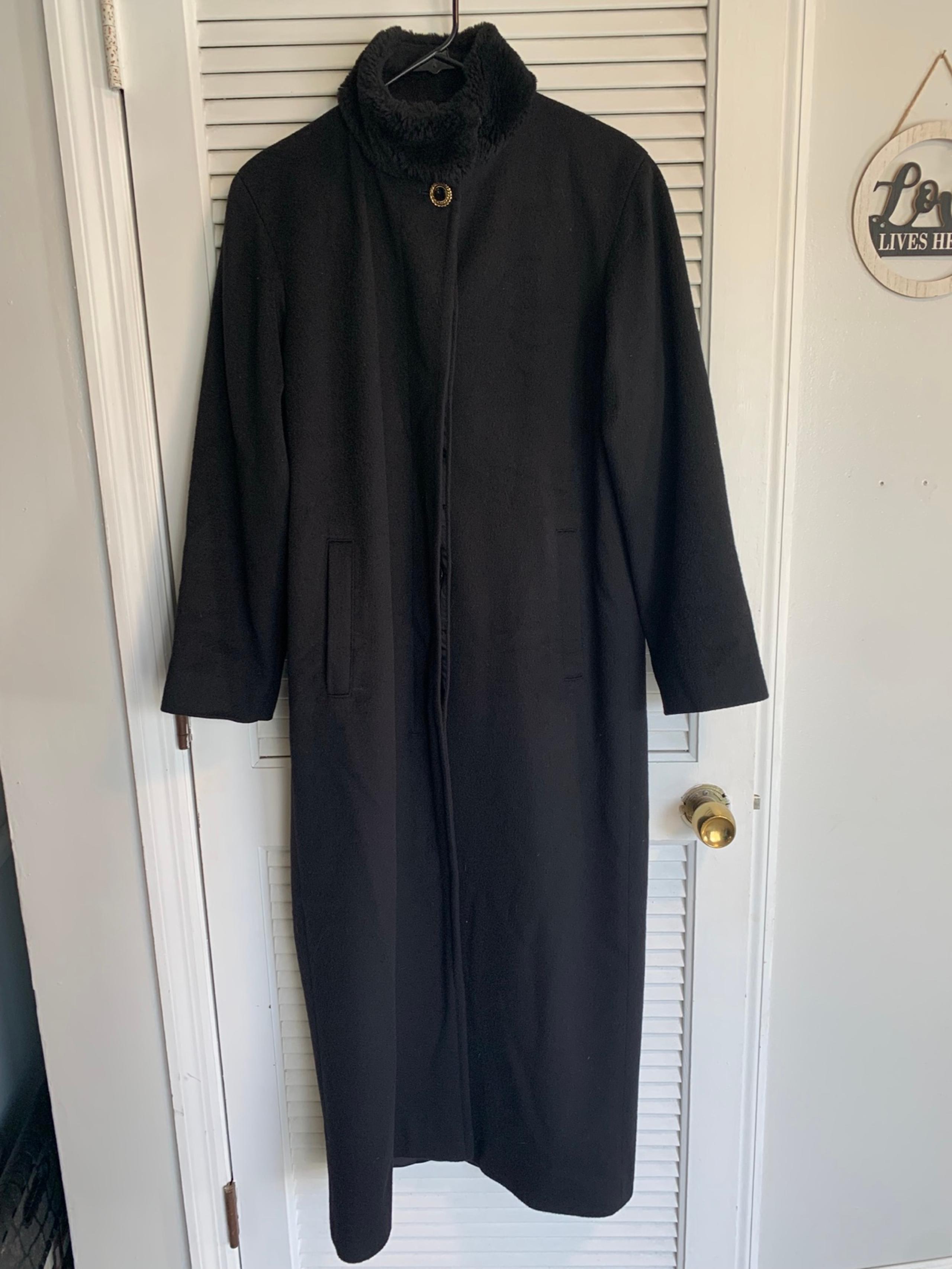 Perry Ellis women’s black wool long coat with faux fur collar size 6
