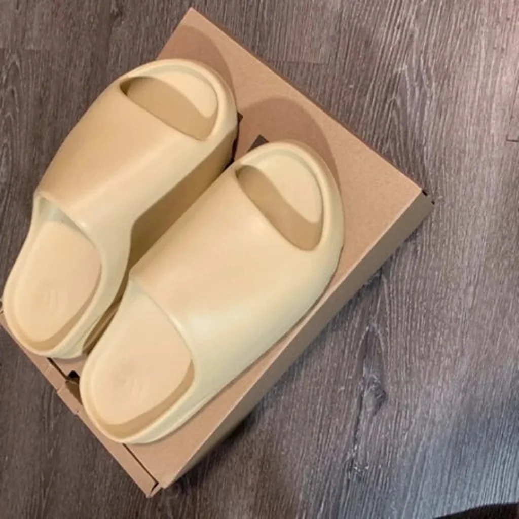 Yeezy slides 8