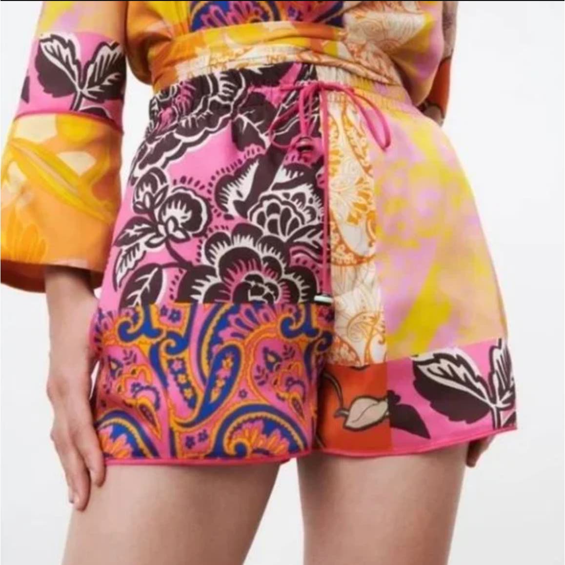 NWT Zara Fluid Mixed Print Paisley and Floral Shorts, Size XS