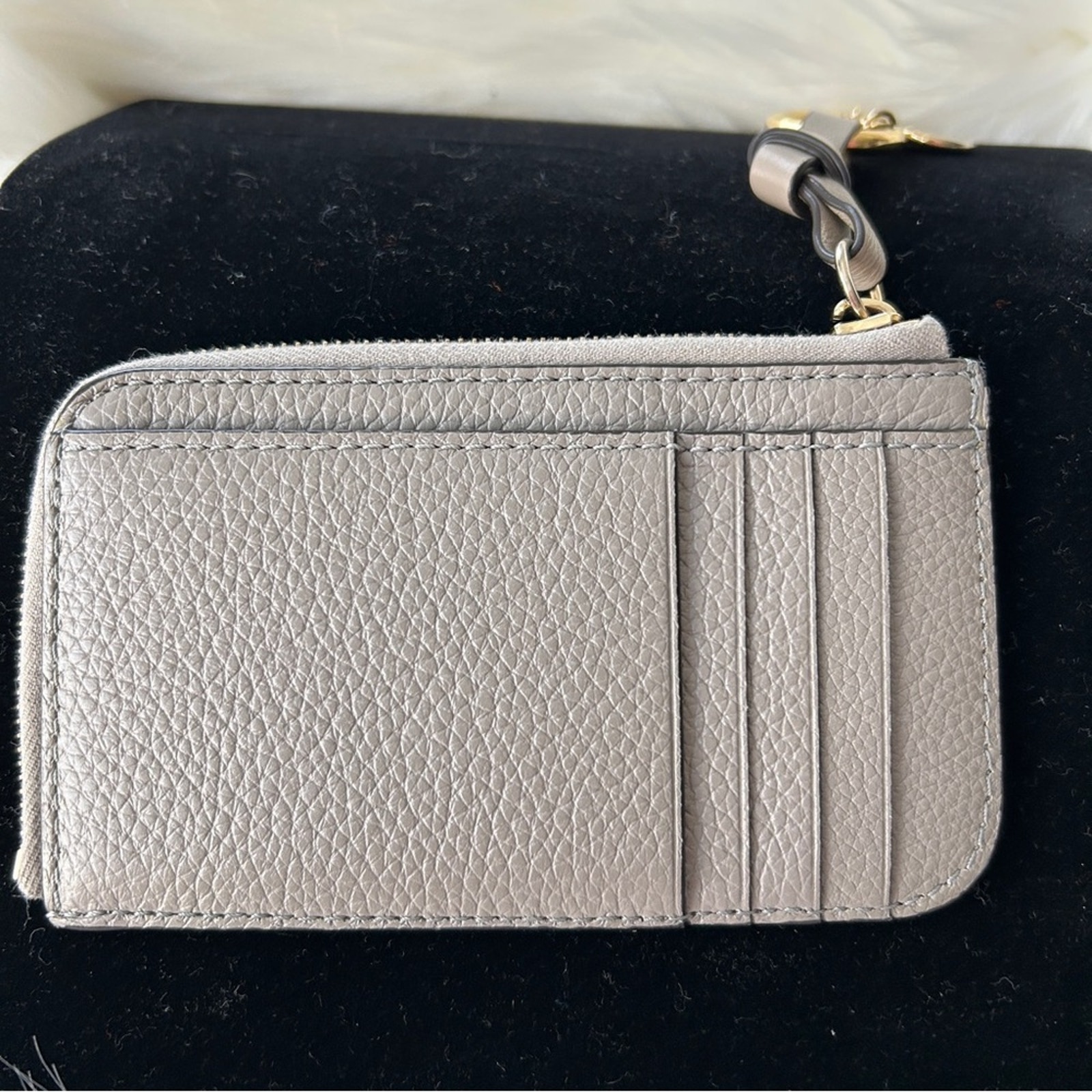 ★Chloe★ Alphabet Zipper Card Holder Cashmere Gray CHC21WP9 Chloé Alphabet Card Holder In Grained Leather in Cashmere