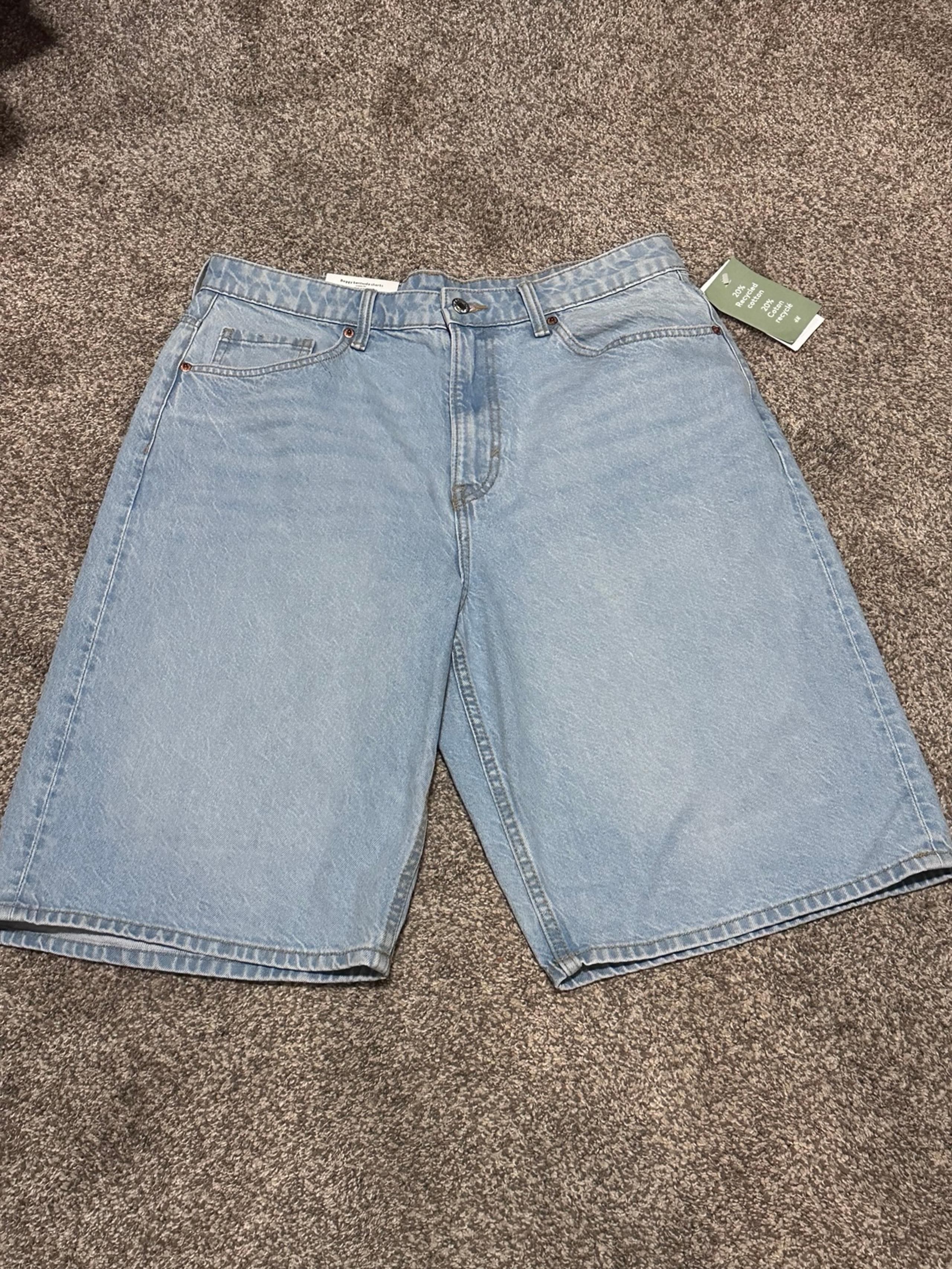 NWT Women’s H&M Light Wash Baggy Bermuda Denim Shorts | Size 10