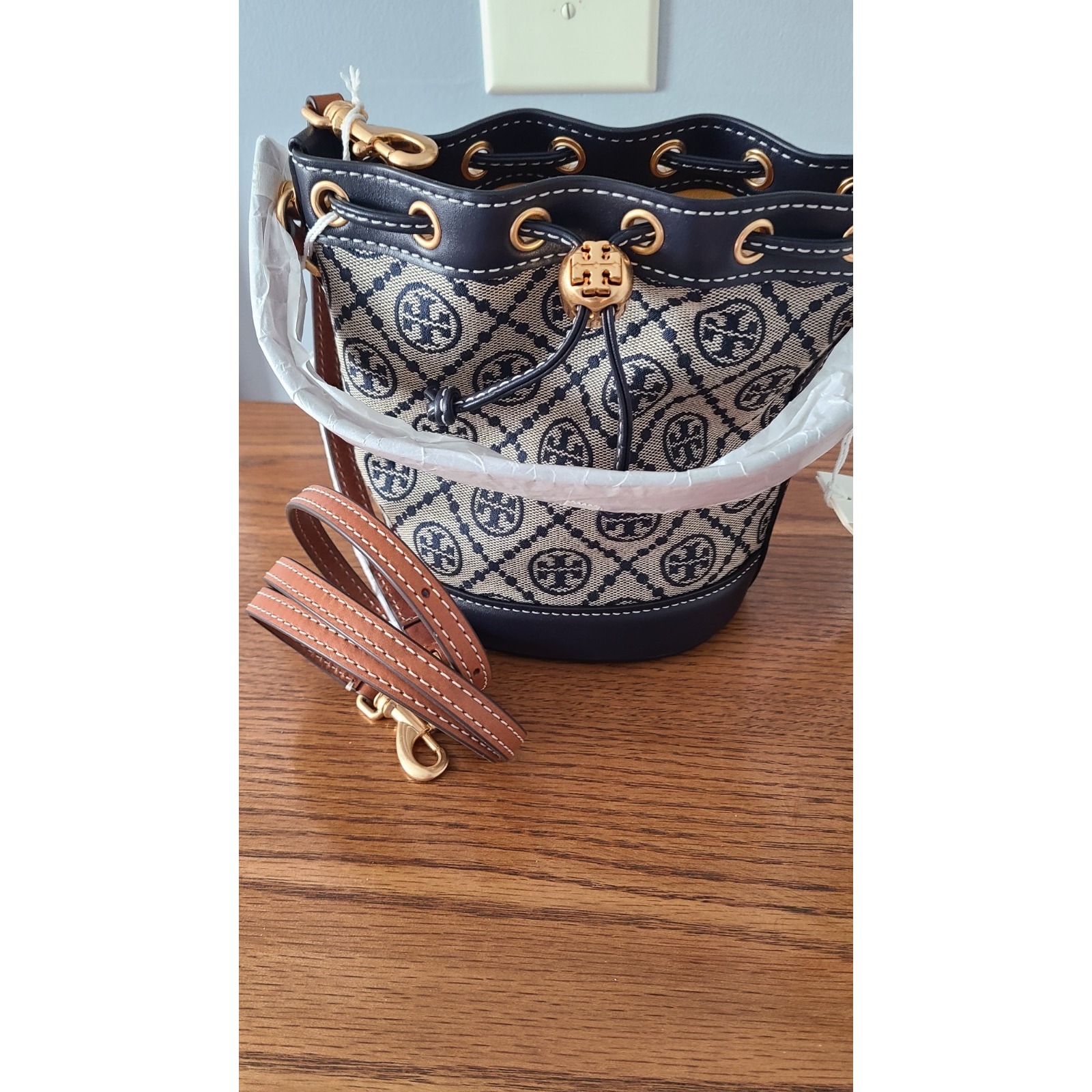 Tory Burch T Monogram Mini Bucket Bag. Tory Navy. Dust bag include Style#166415