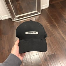 ESSENTIALS RUBBER LOGO HAT
