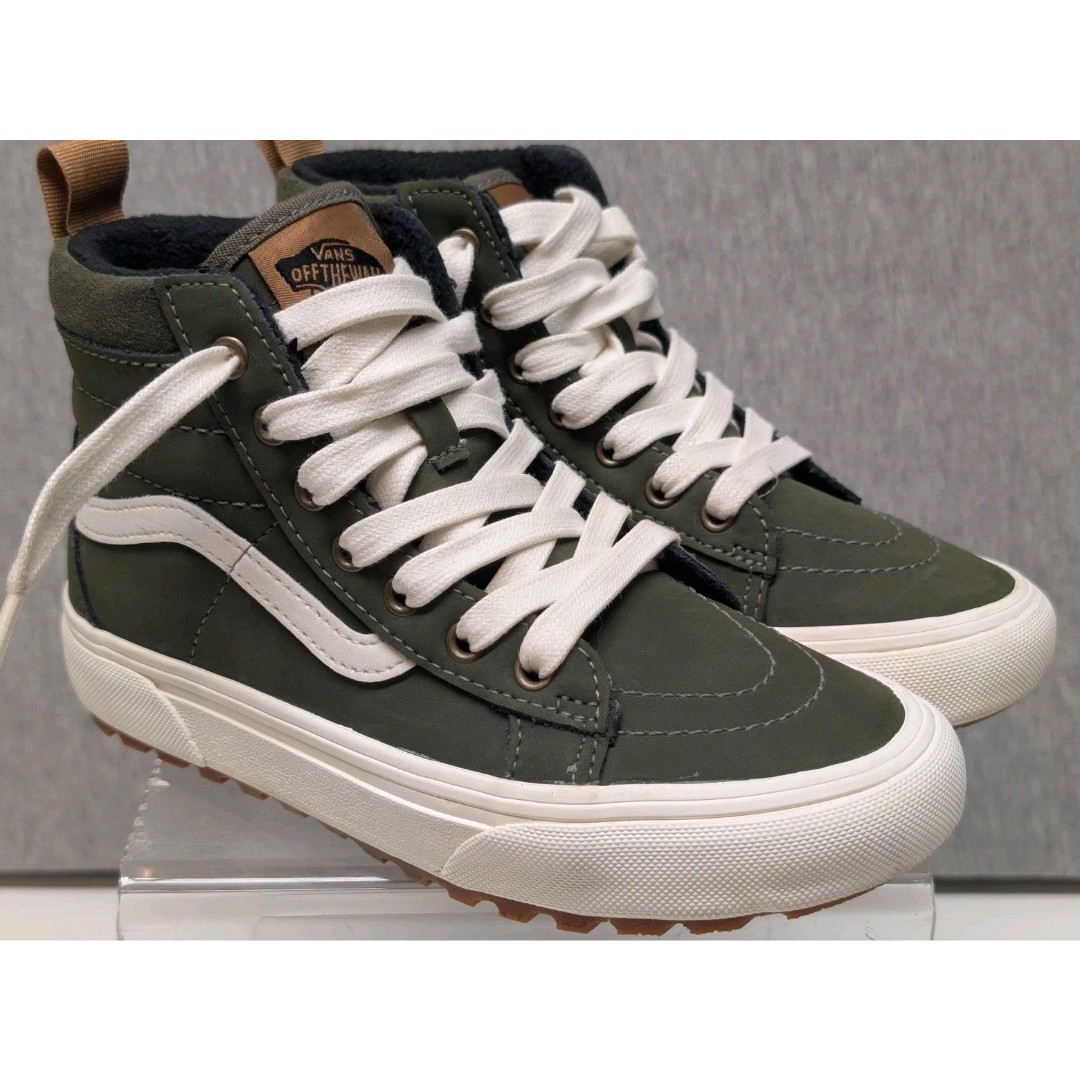 Kids Size US 2.5 high top Vans Skeakers SK8-Hi MTE-1 green