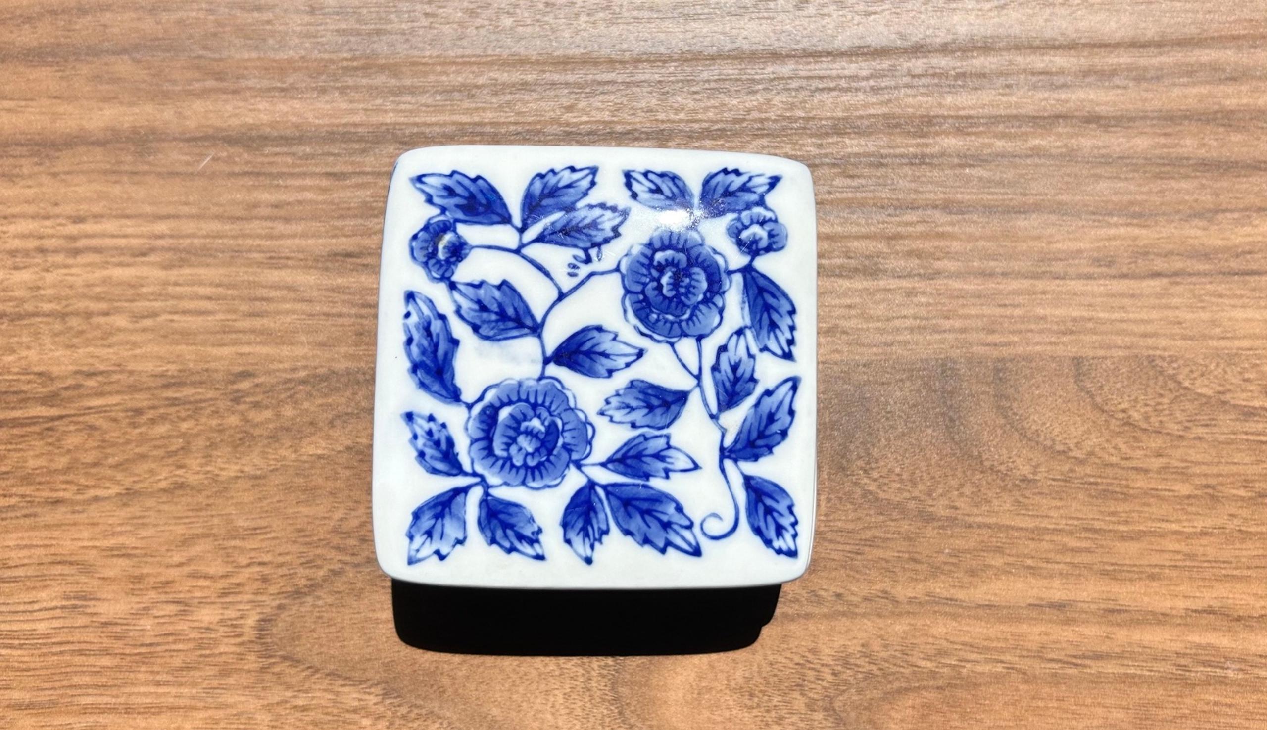 Bella Casa by Ganz blue and white trinket box