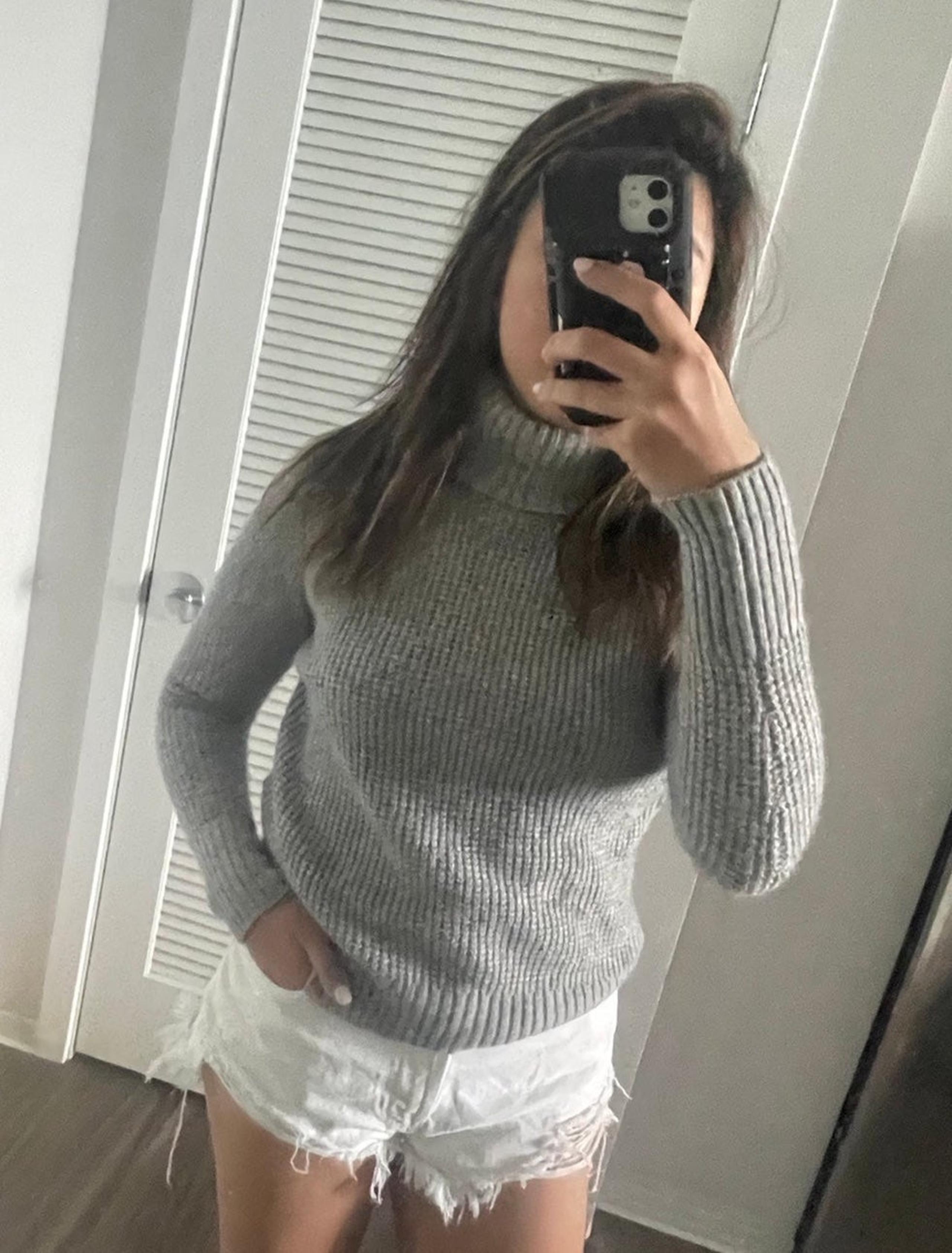 Uniqlo grey turtleneck Sweater