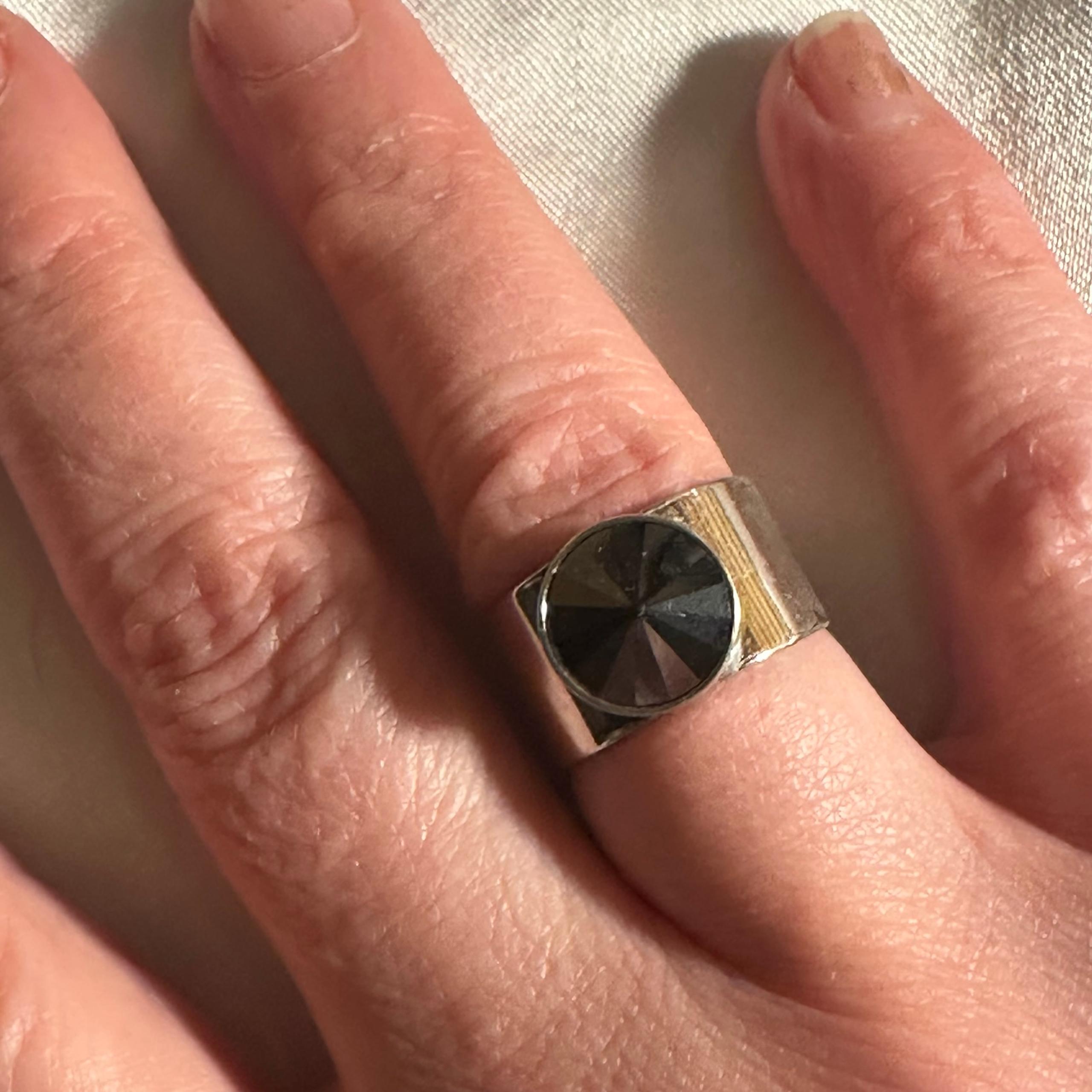 Sarah Coventry Vintage Jet Set Black and Silver Ring