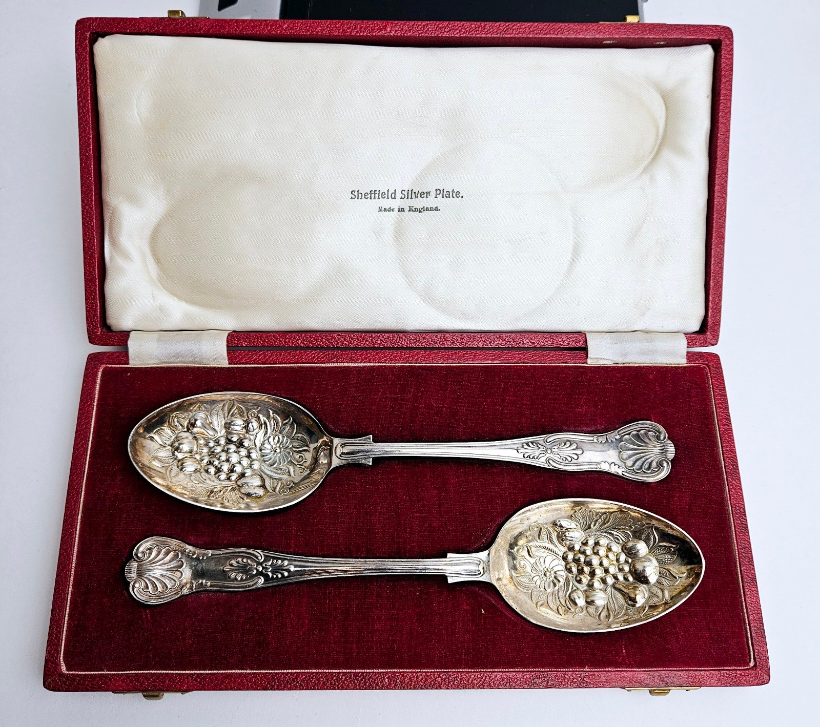 VTG Sheffield Silver Plated Made In England 9 Serving Spoons in Original Box