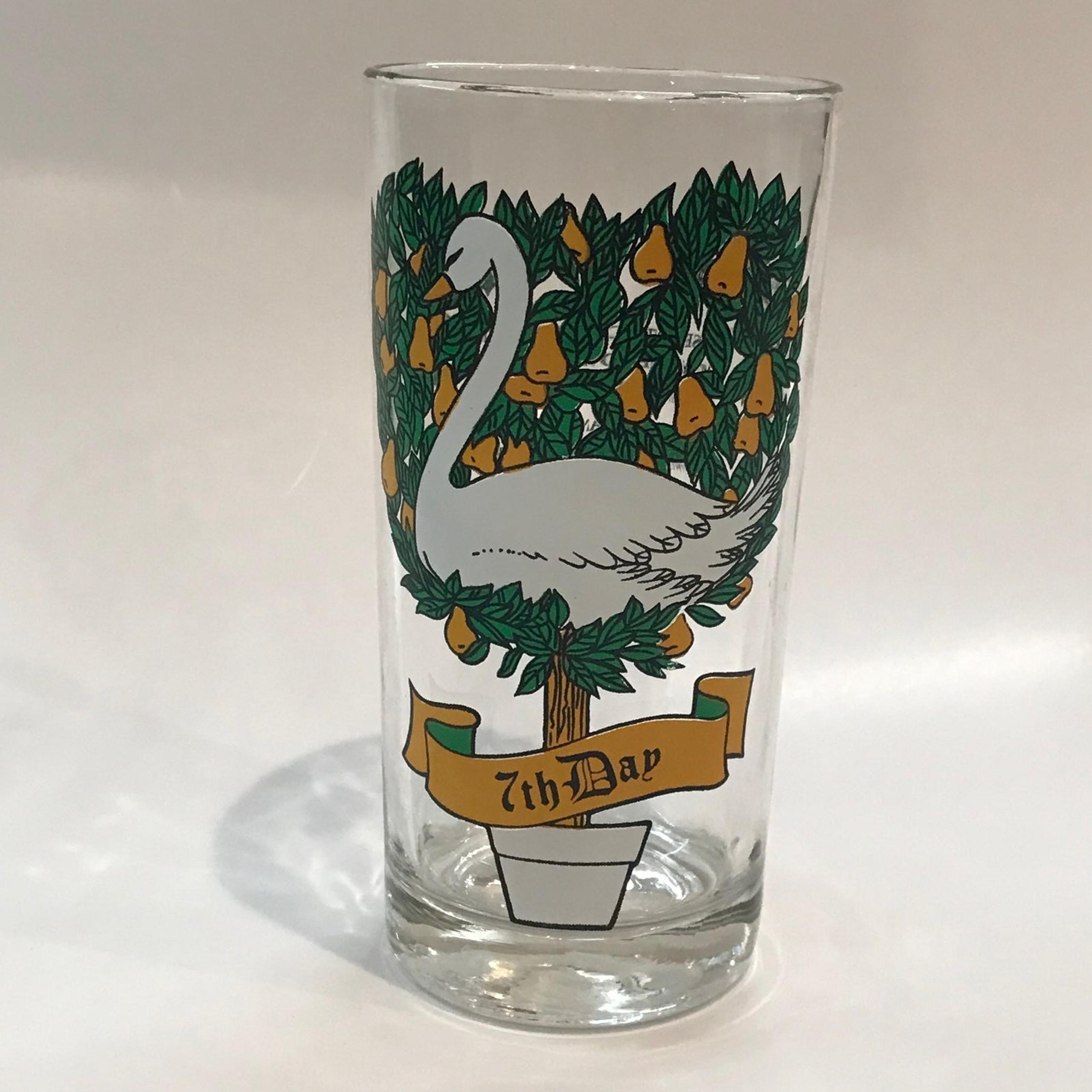 Vintage 1980s Anchor Hocking 12 Days of Christmas glass tumbler.