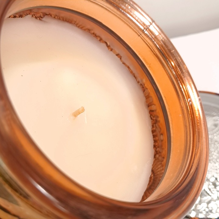 Voluspa Crane Flower Bird of Paradise Coconut Wax Blend Bougie Candle gold glass - detail