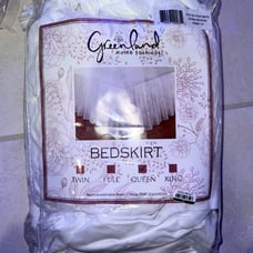 Bed skirt