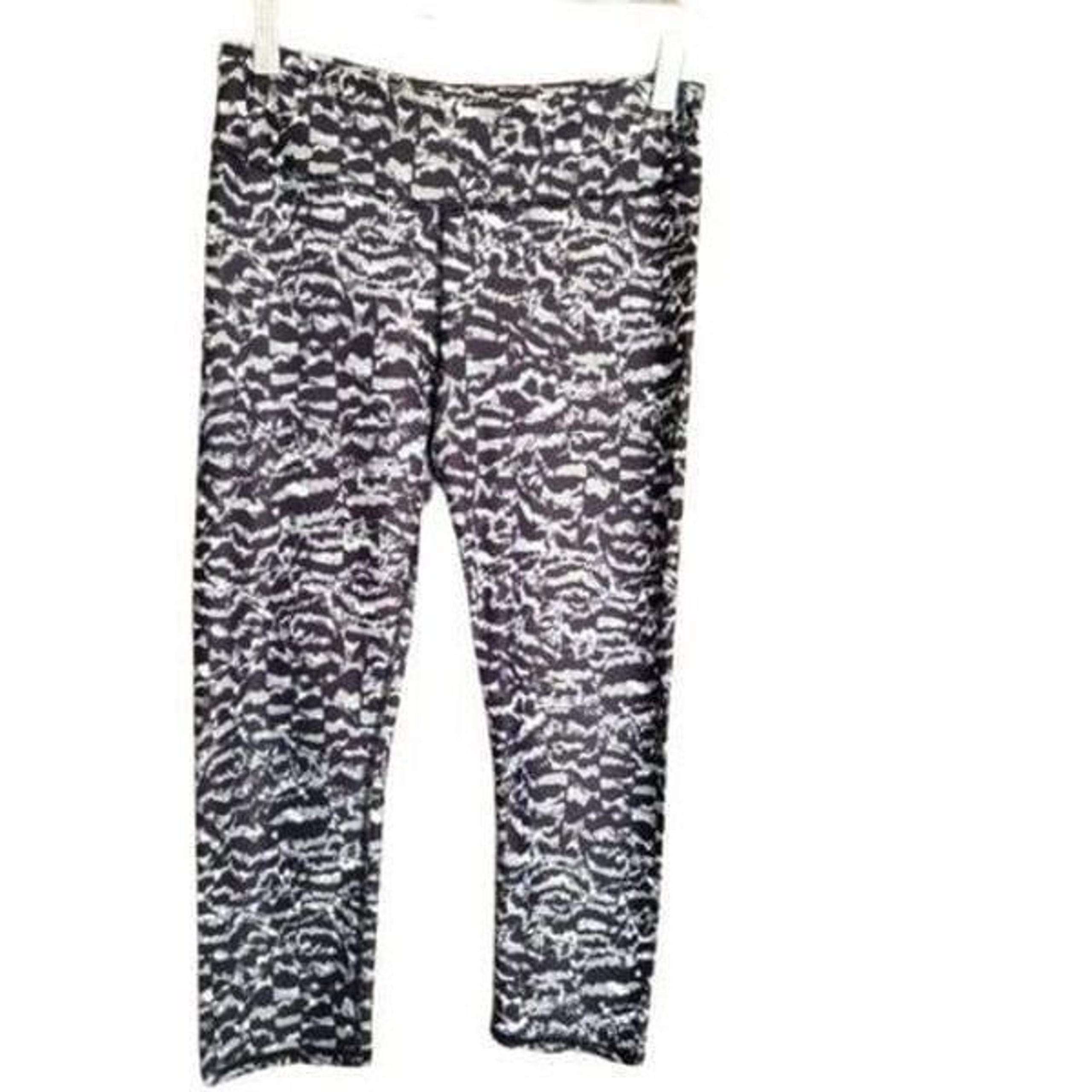Fabletics Women's Capri Mid-Rise PowerHold Cropped Leggings Capri Activewear Sma