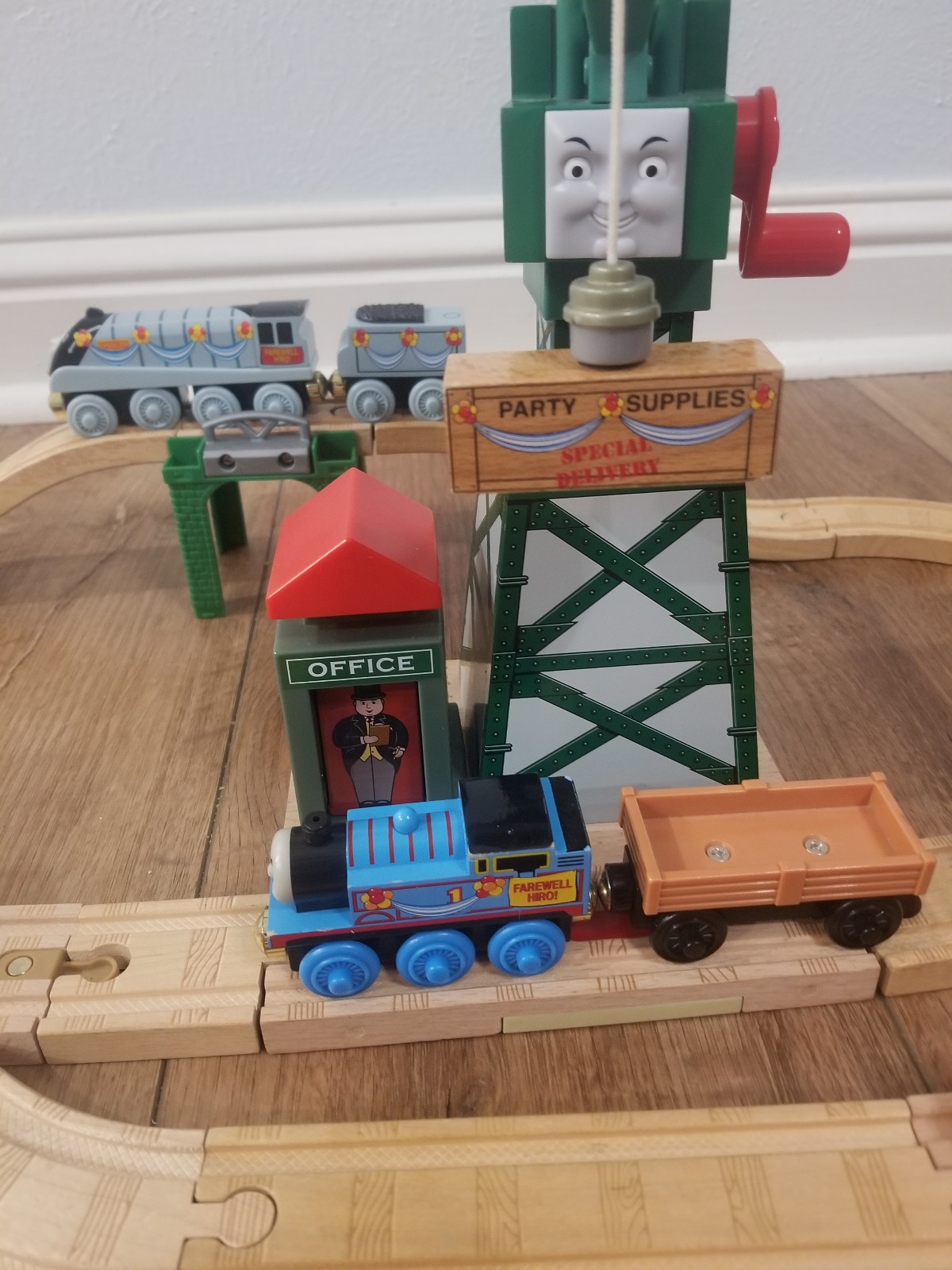 Wooden thomas the train celebration Thomas farewell at the dock set, LC98783 far