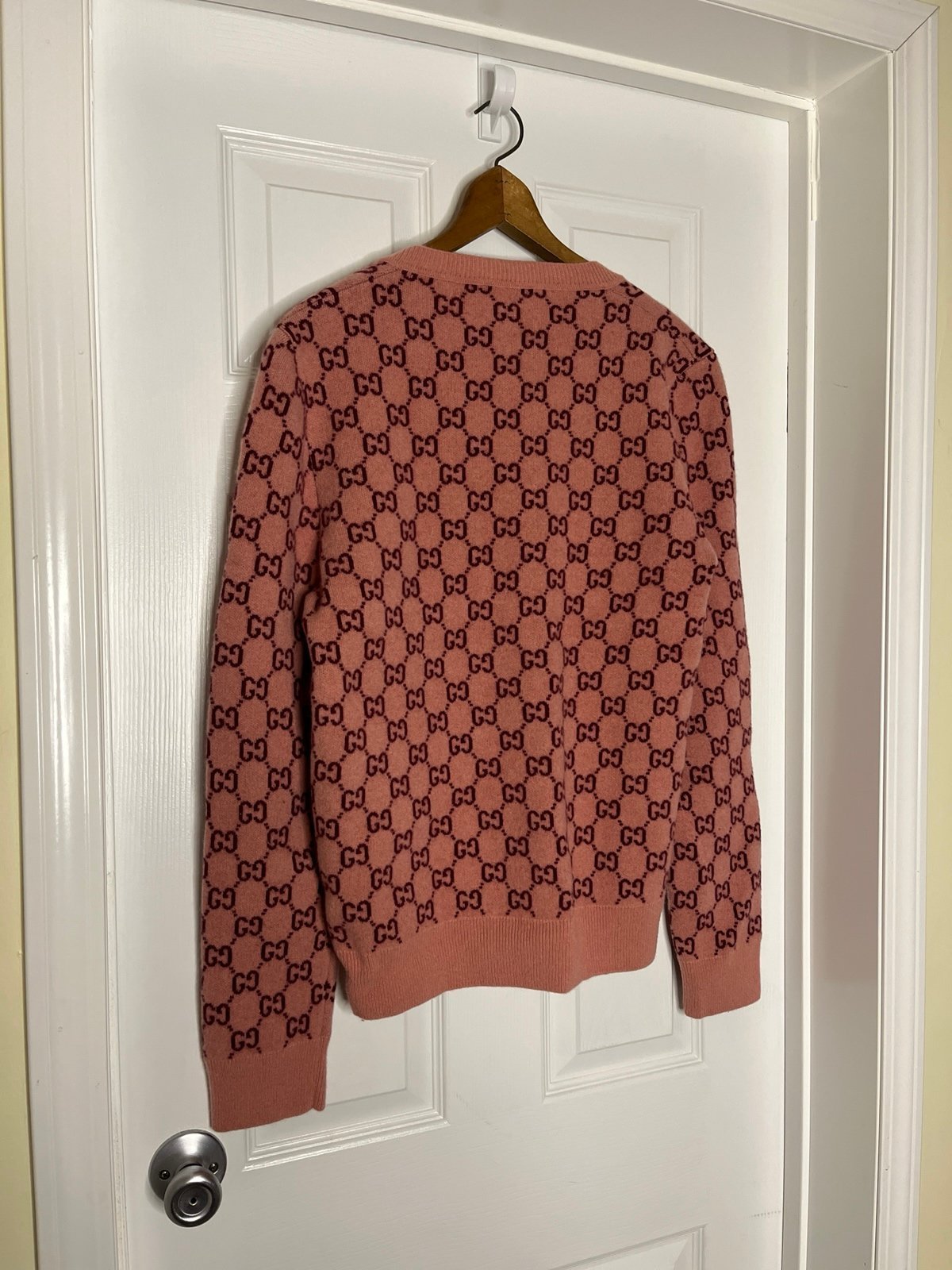Gucci Pink Logo GG Wool Cashmere Blend Jacquard Full-Print V-neck Mens Sweater