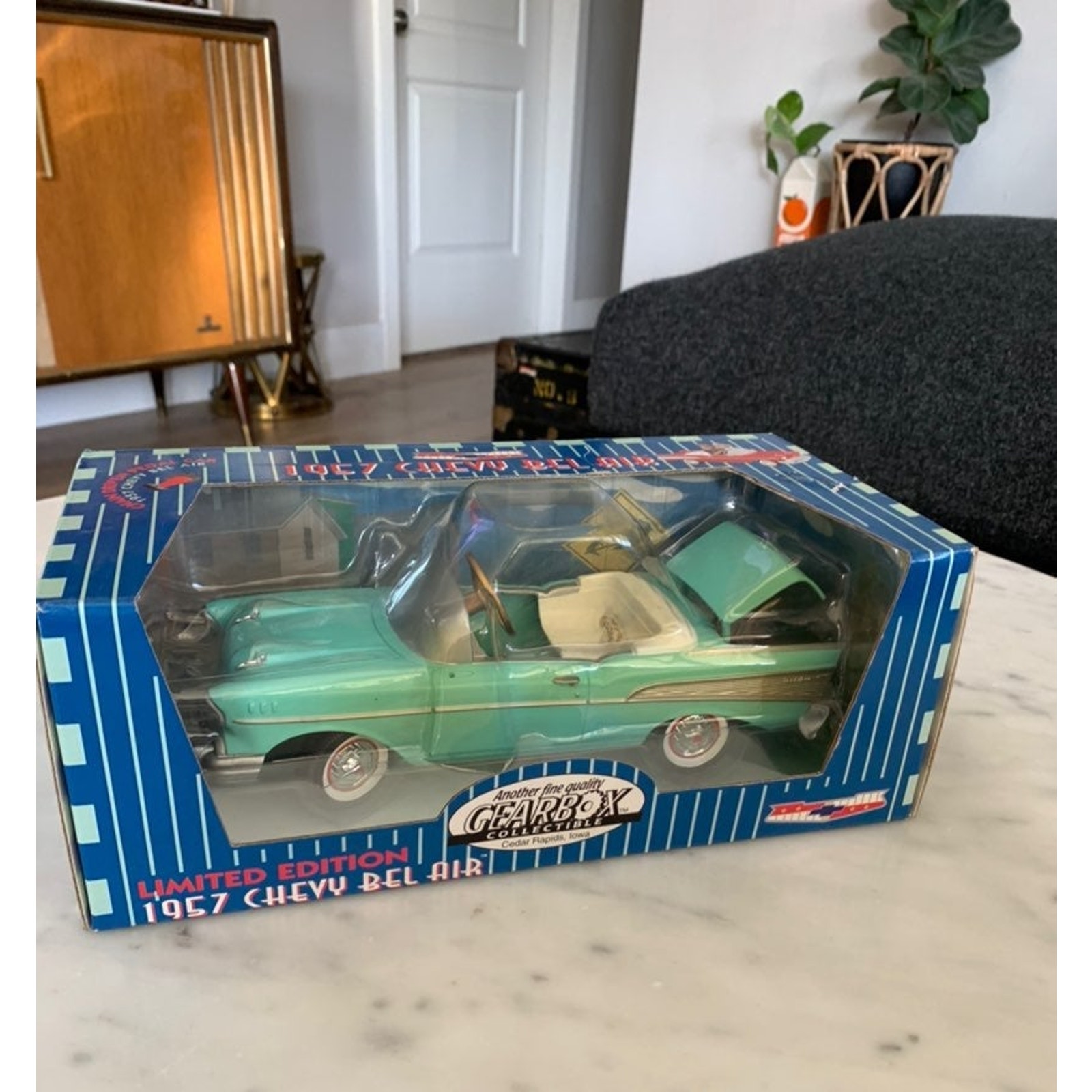 NIB Vintage Limited Edition 1:18 1957 Chevy Bel Air Surf Green Die-Cast Car