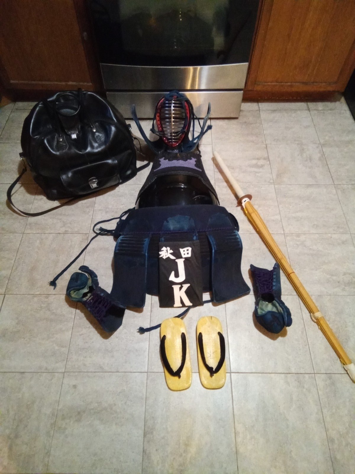 AUTHENTIC JAPANESE KENDO UNIFORM WITH LEATHER CARRYING BAG