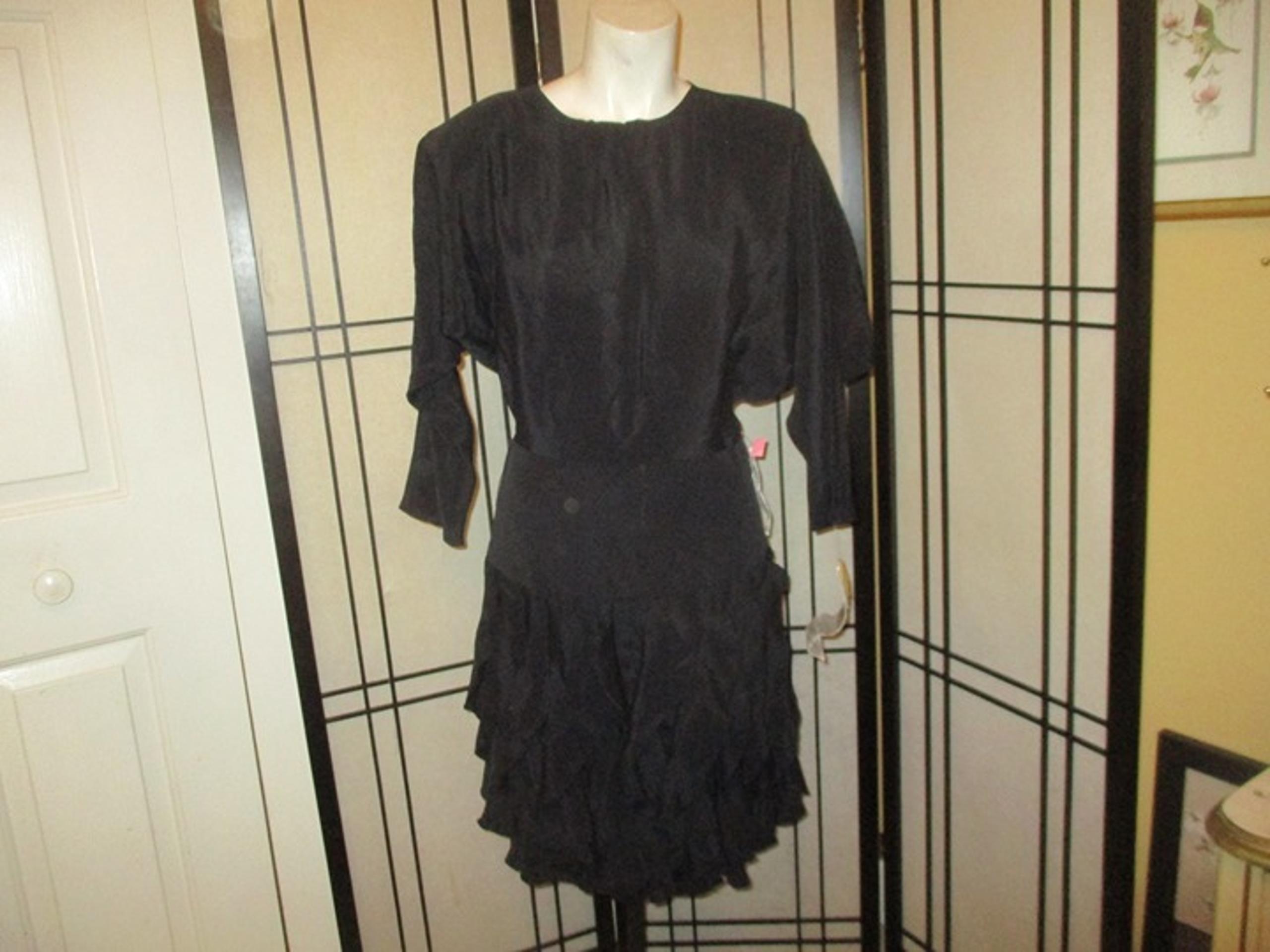 vintage Betsy & Adam long bat sleeve ruffled Dress